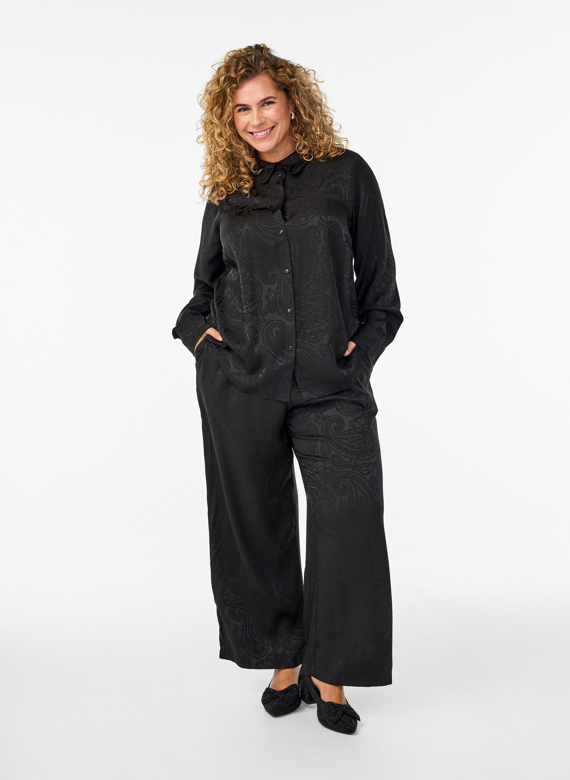 Zizzi Koszula z wzorem paisley w tonacji ton w ton, Czarne, Model image number 1