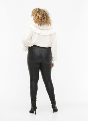 Powlekane jeansy Amy, Black coated, Model image number 2