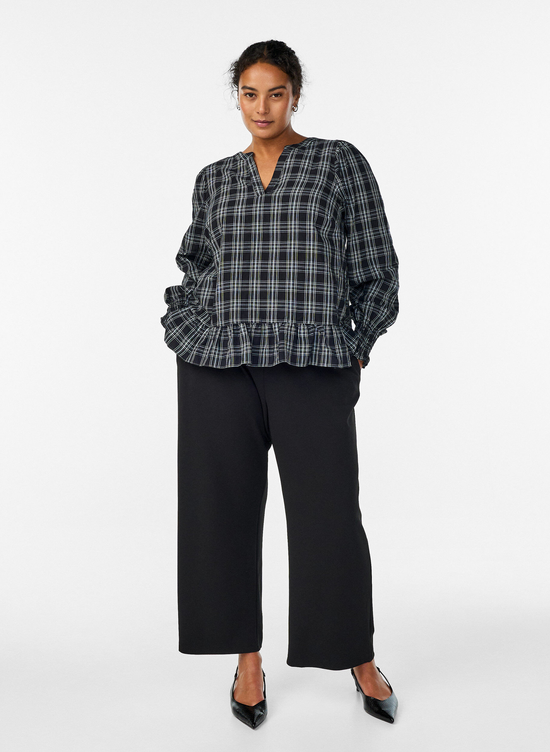 Zizzi Bluzka w krate z falbankami, Czarne, Model image number 1