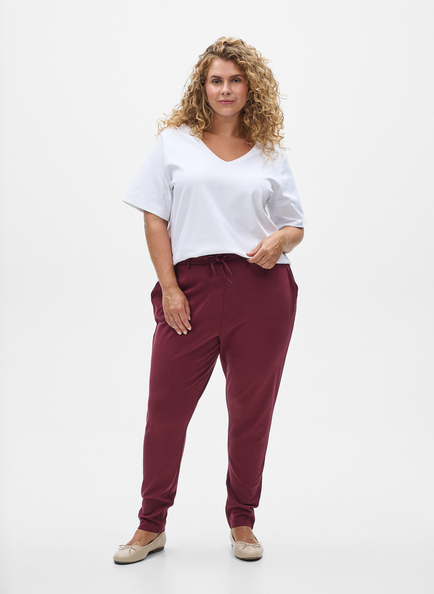 Spodnie Maddison nad kostke, Ciemnobordowy, Model