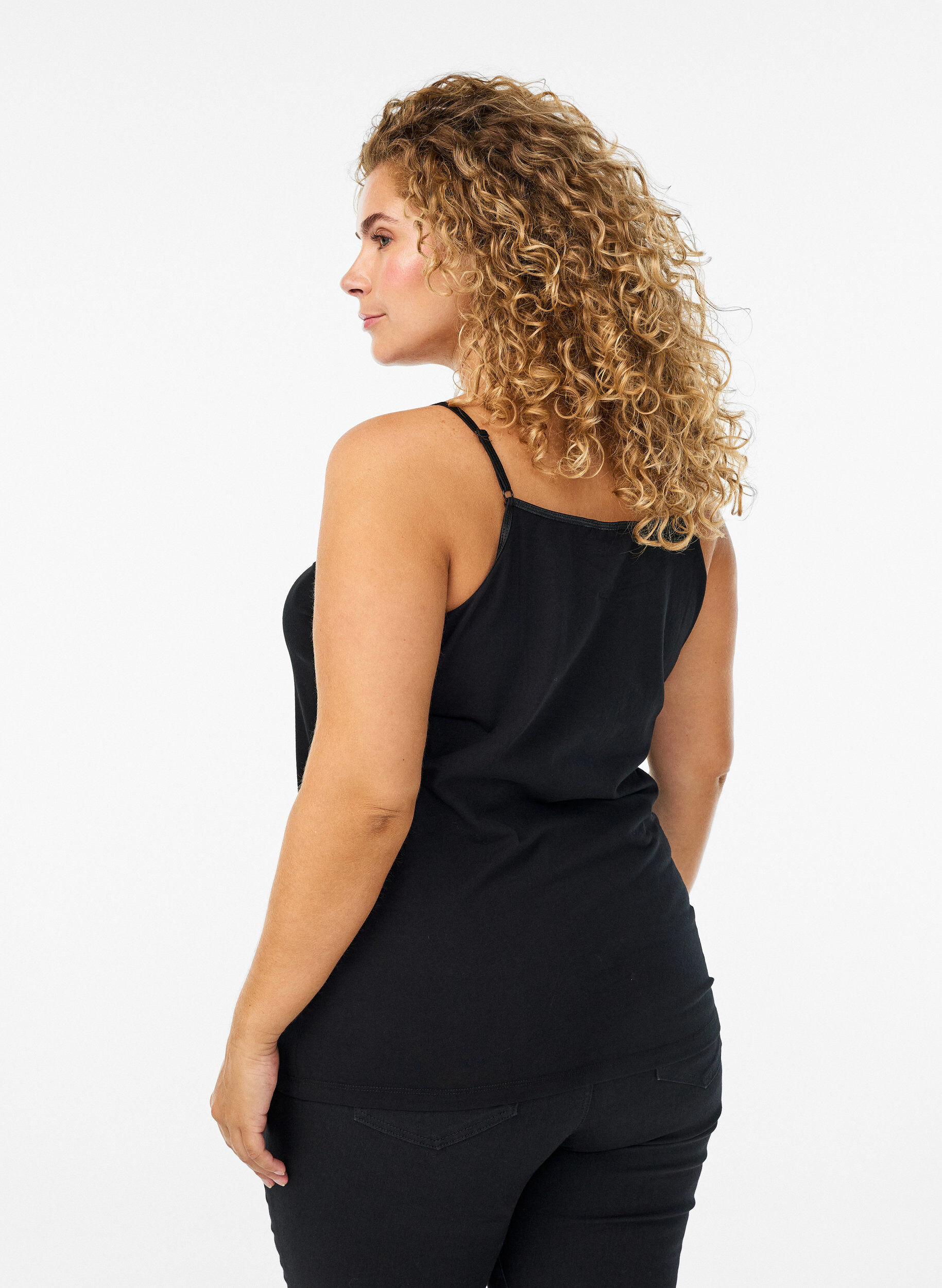 Zizzi Podstawowy bawelniany top na cienkich ramiaczkach, Czarne, Model image number 2