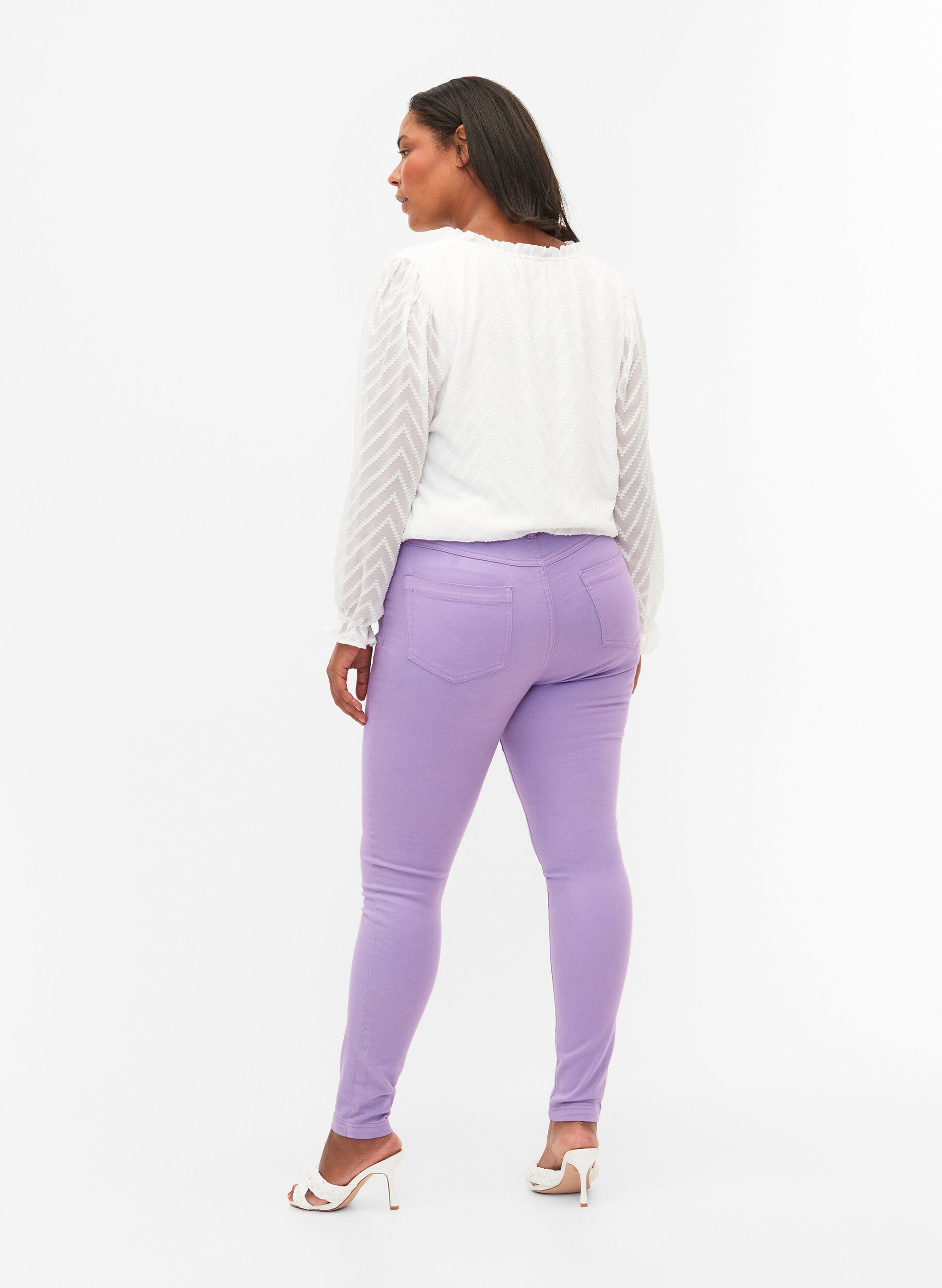 Zizzi High waisted Amy jeans with super slim fit, Chalk Violet, Model image number 1
