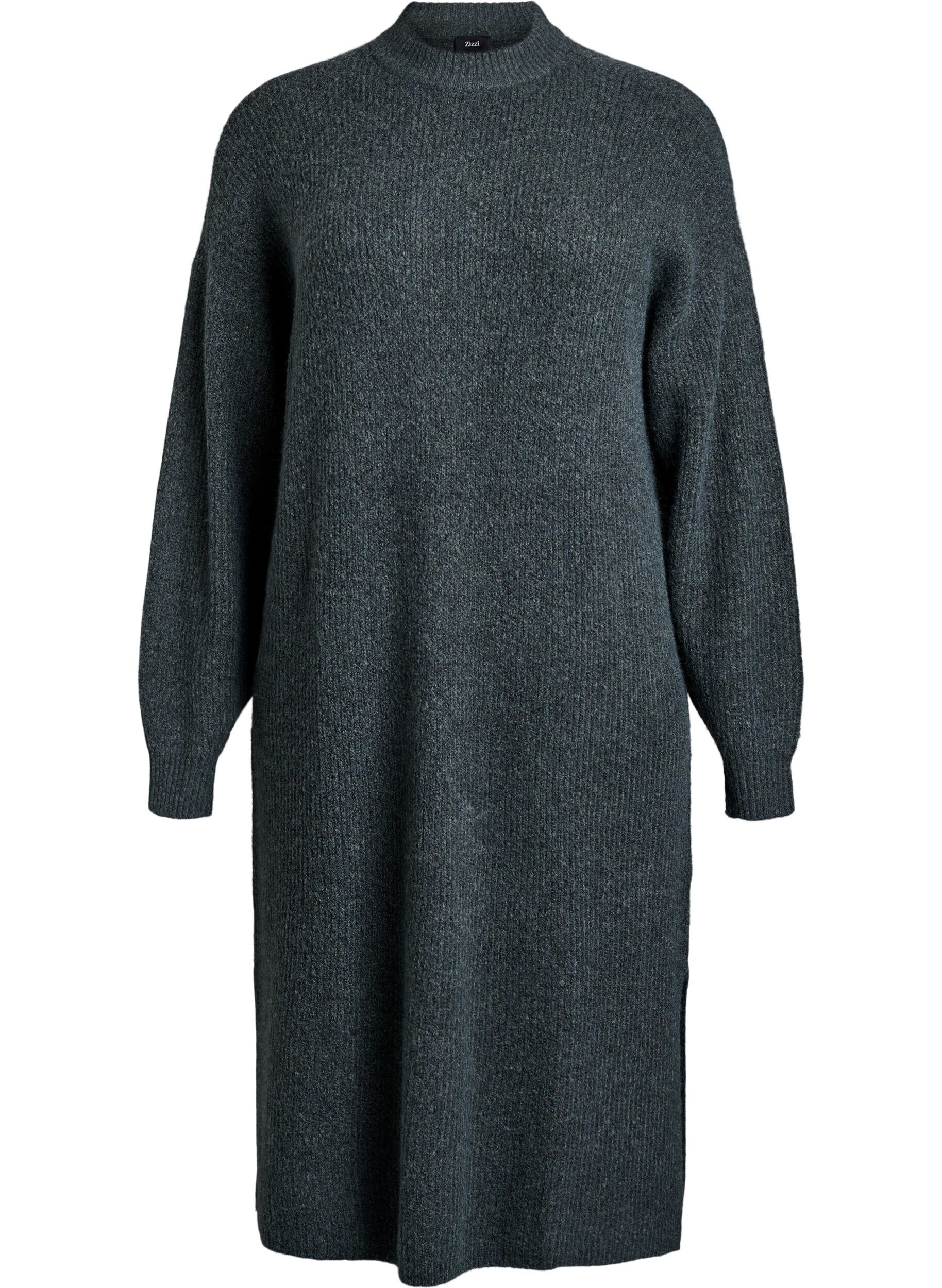 Dluga dzianinowa sukienka z wysokim dekoltem