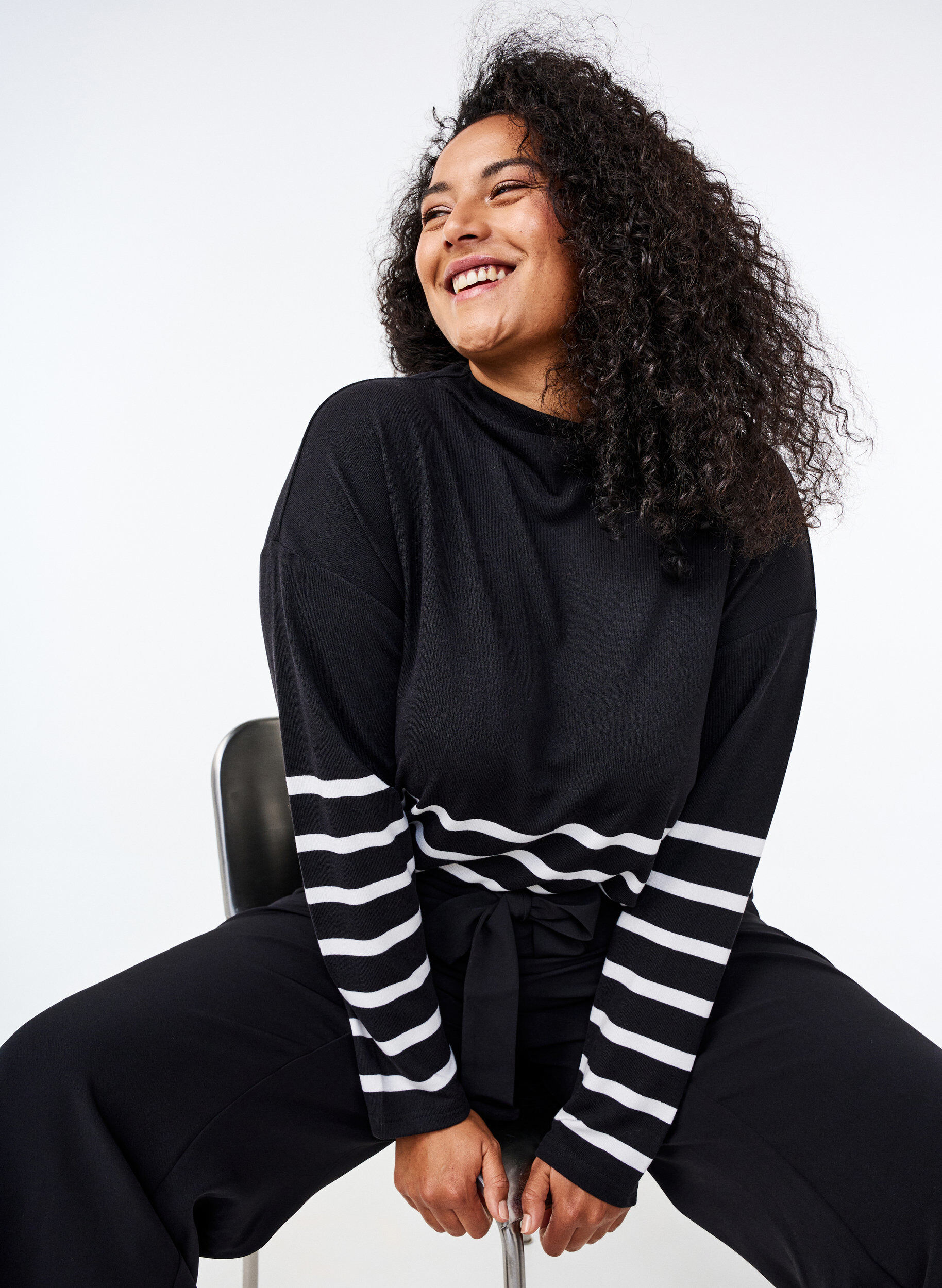 Zizzi Bluzka z&nbsp;wysokim dekoltem i&nbsp;dlugimi rekawami, Czarne, Image image number 0