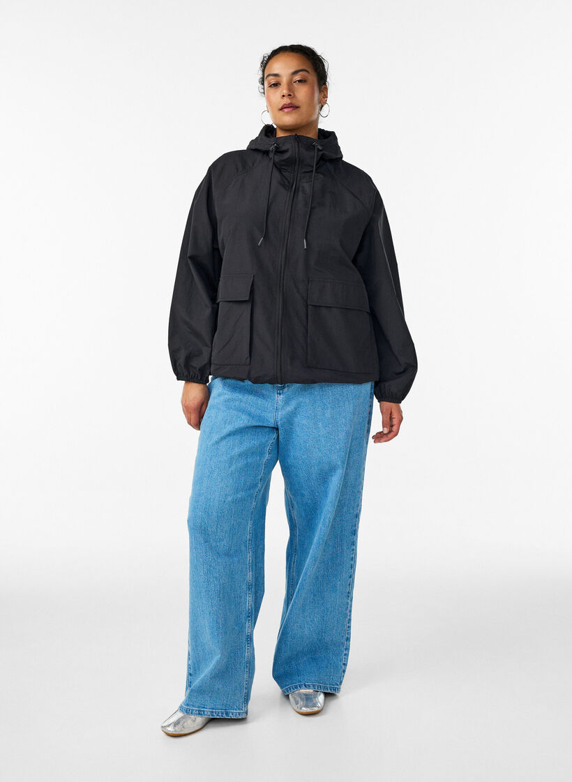 Lekka kurtka z kapturem i kieszeniami, Czarne, Model image number 1