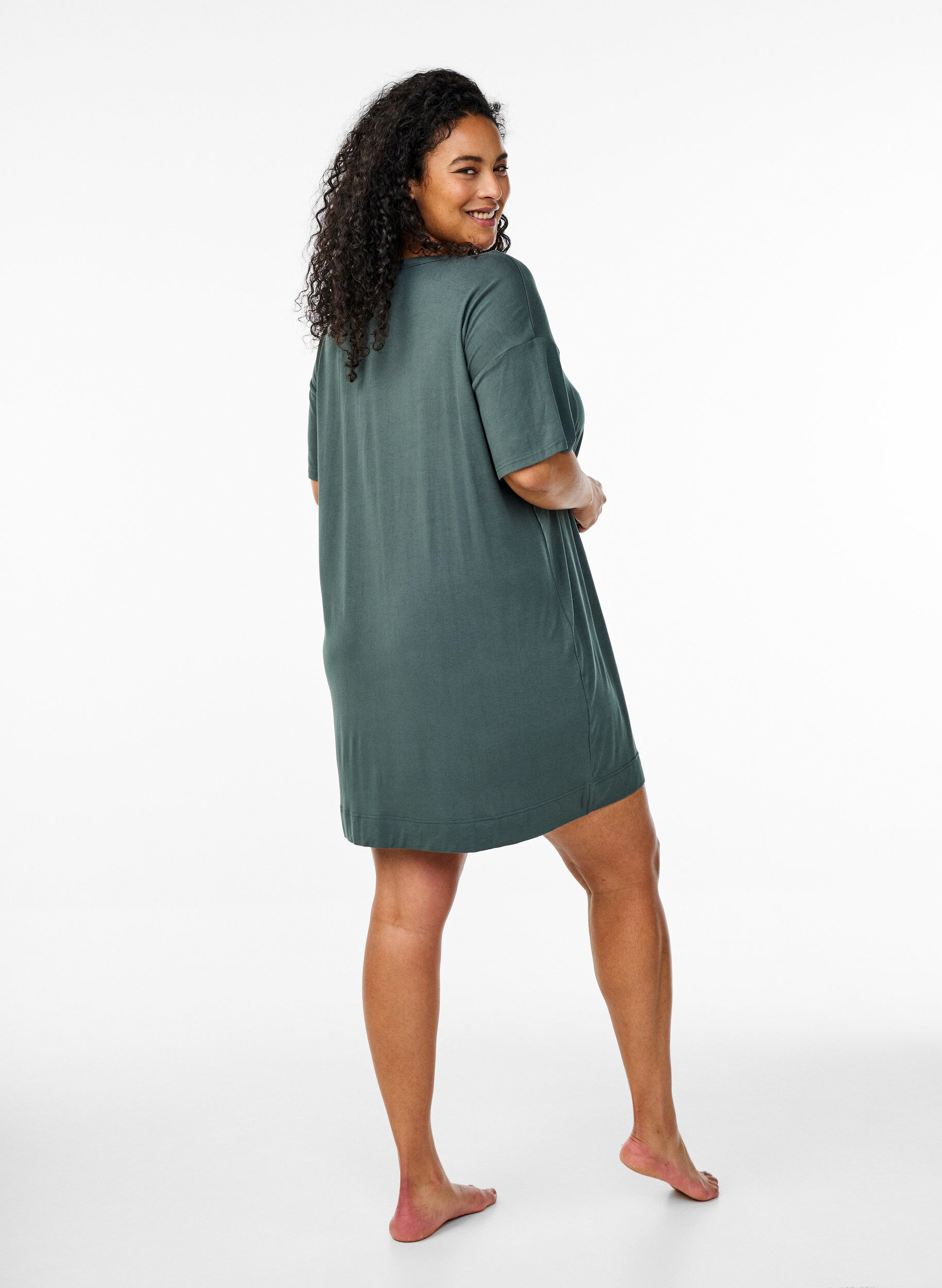 Zizzi Koszula nocna z kr&oacute;tkim rekawem z wiskozy, Urban Chic, Model image number 1