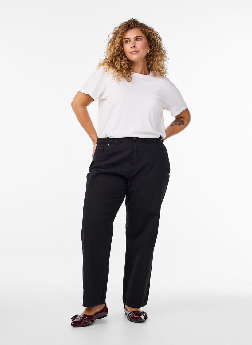 Luzne jeansy o&nbsp;skr&oacute;conej dlugosci, Czarne, Model image number 0