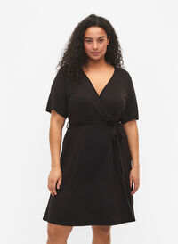Kopertowa sukienka z wiskozy z krótkimi rekawami, Black, Model