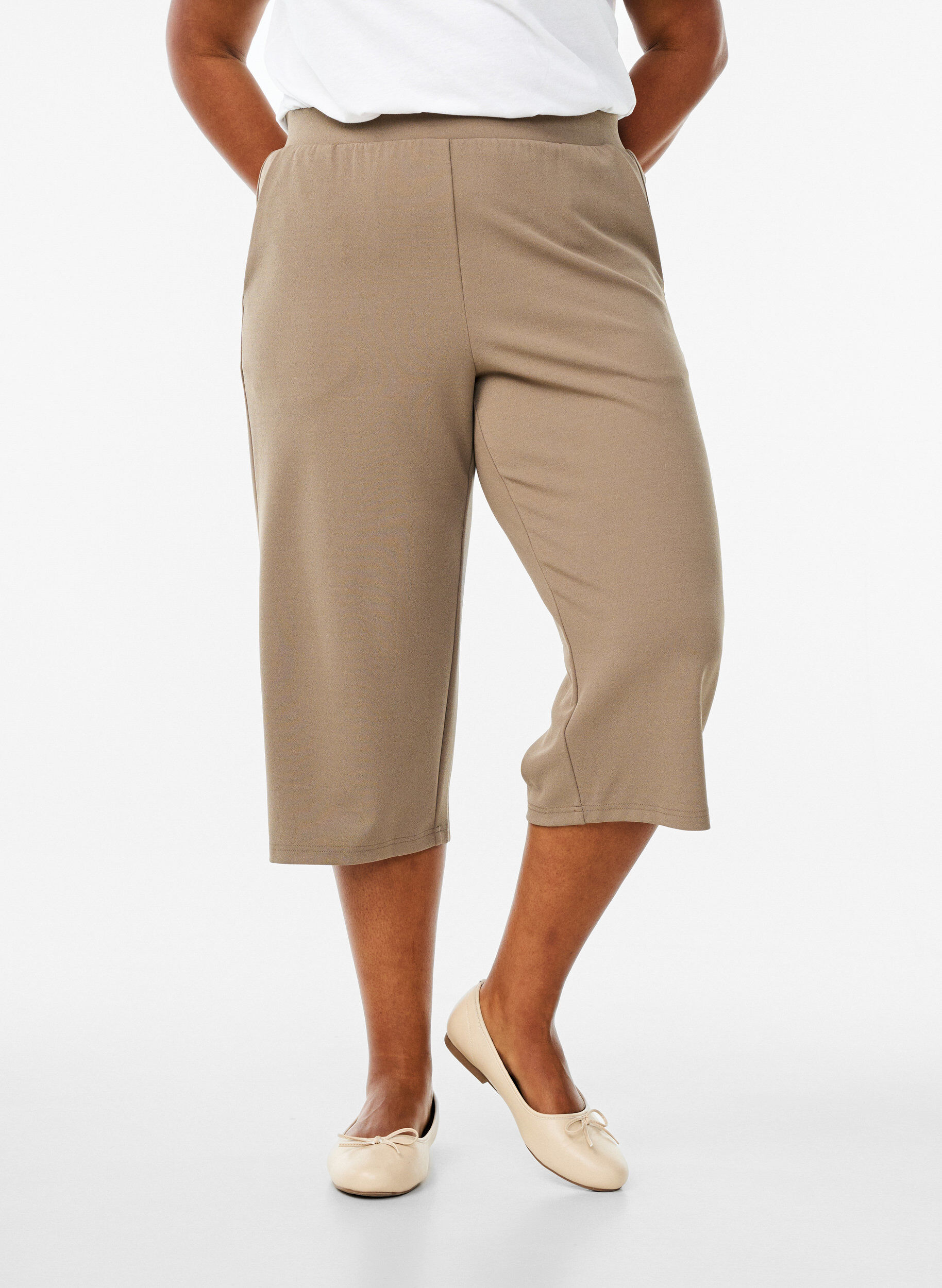 Zizzi Spodnie 3/4 o luznym kroju z wysokim stanem, Brązowy, Model image number 2