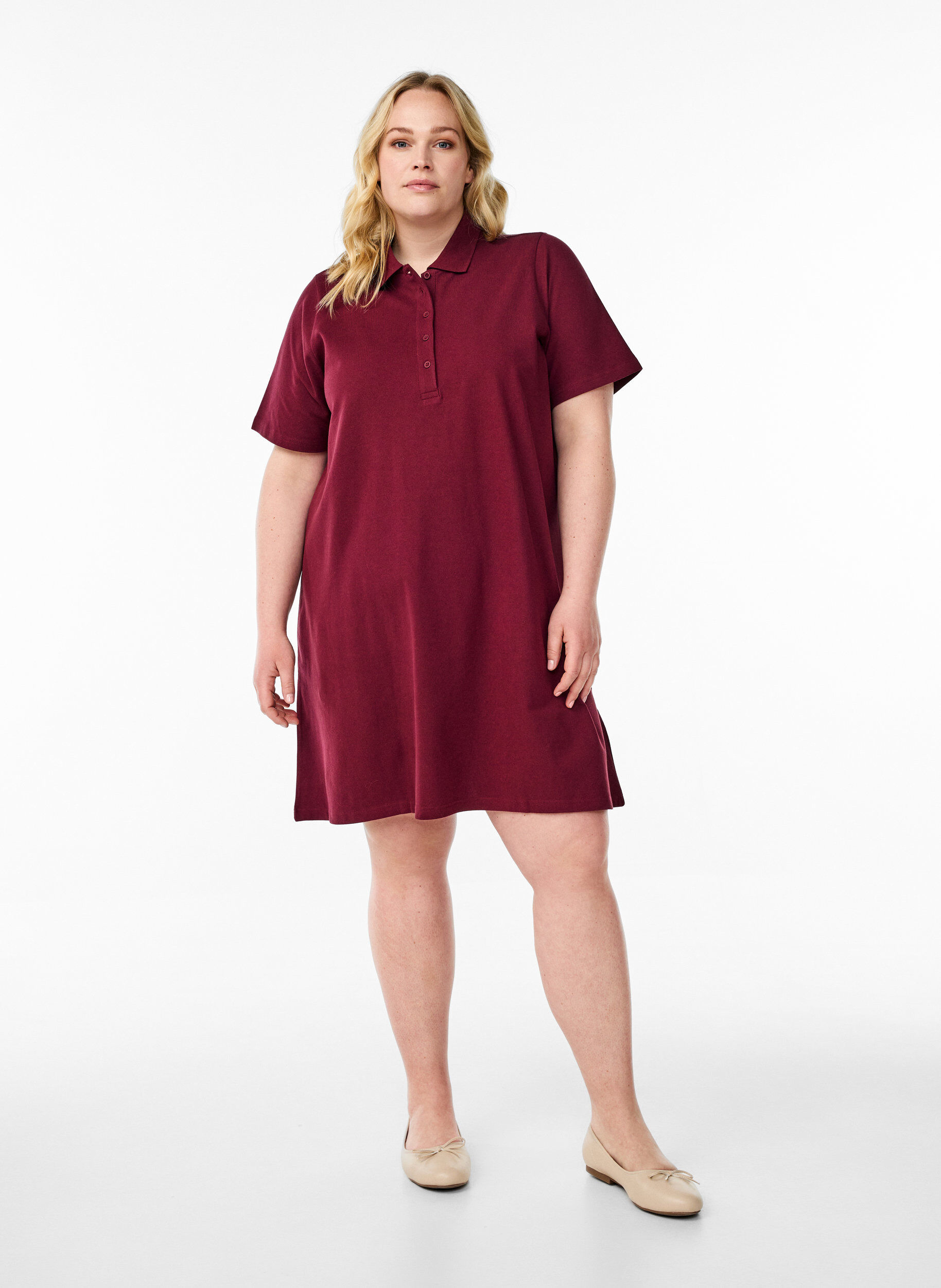 Zizzi Kr&oacute;tka sukienka polo o kroju trapezowym, Ciemnobordowy, Model image number 1