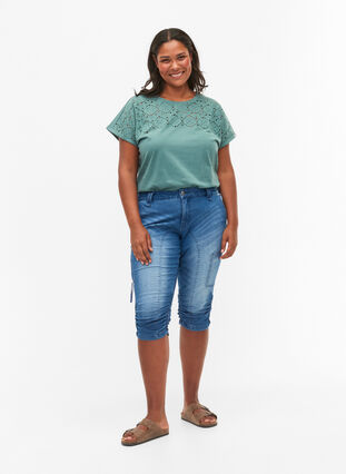 Waskie jeansy capri z kieszeniami, Light blue denim, Model image number 0