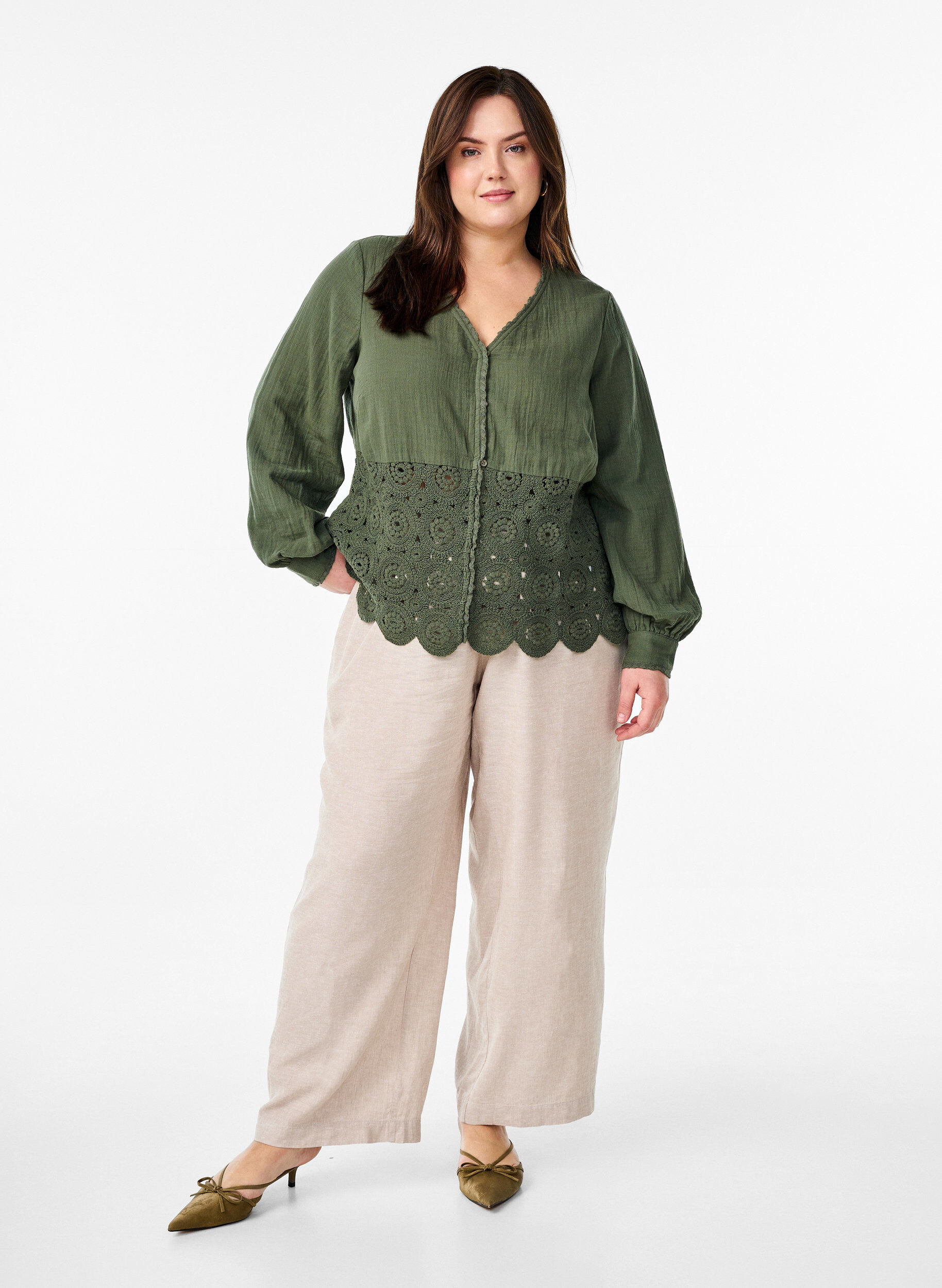Zizzi Bawelniana muslinowa bluzka koszulowa z szydelkowymi detalami, Zielony, Model image number 1