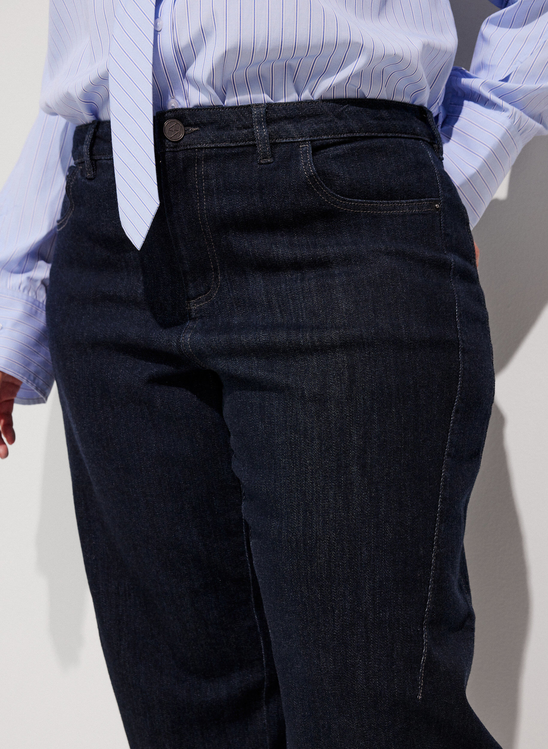 ZizziJeansy typu barrel z wysoka talia, Niebieskie, Model image number 2