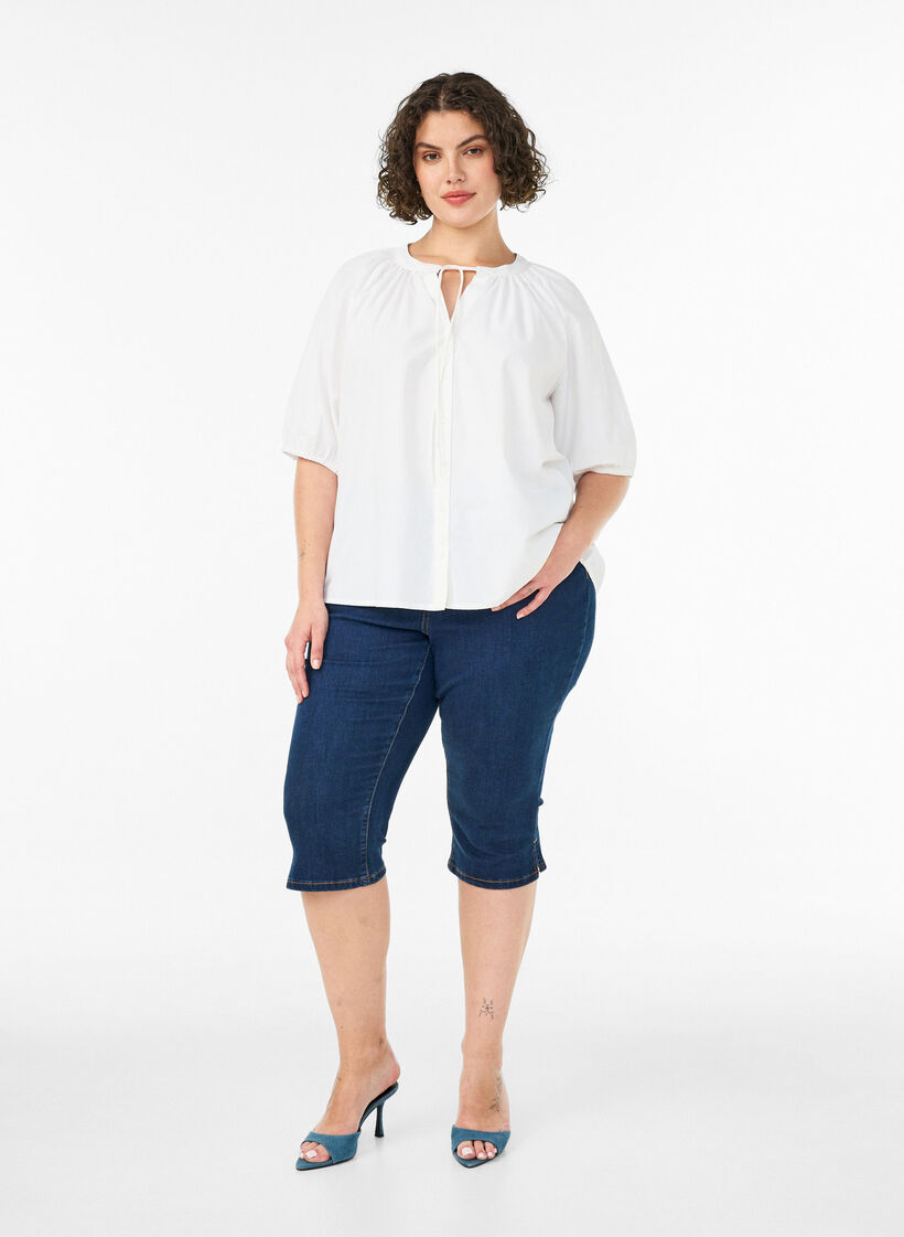 Koszulowa bluzka z zapieciem na guziki i paskiem do wiazania, Biały, Model image number 1
