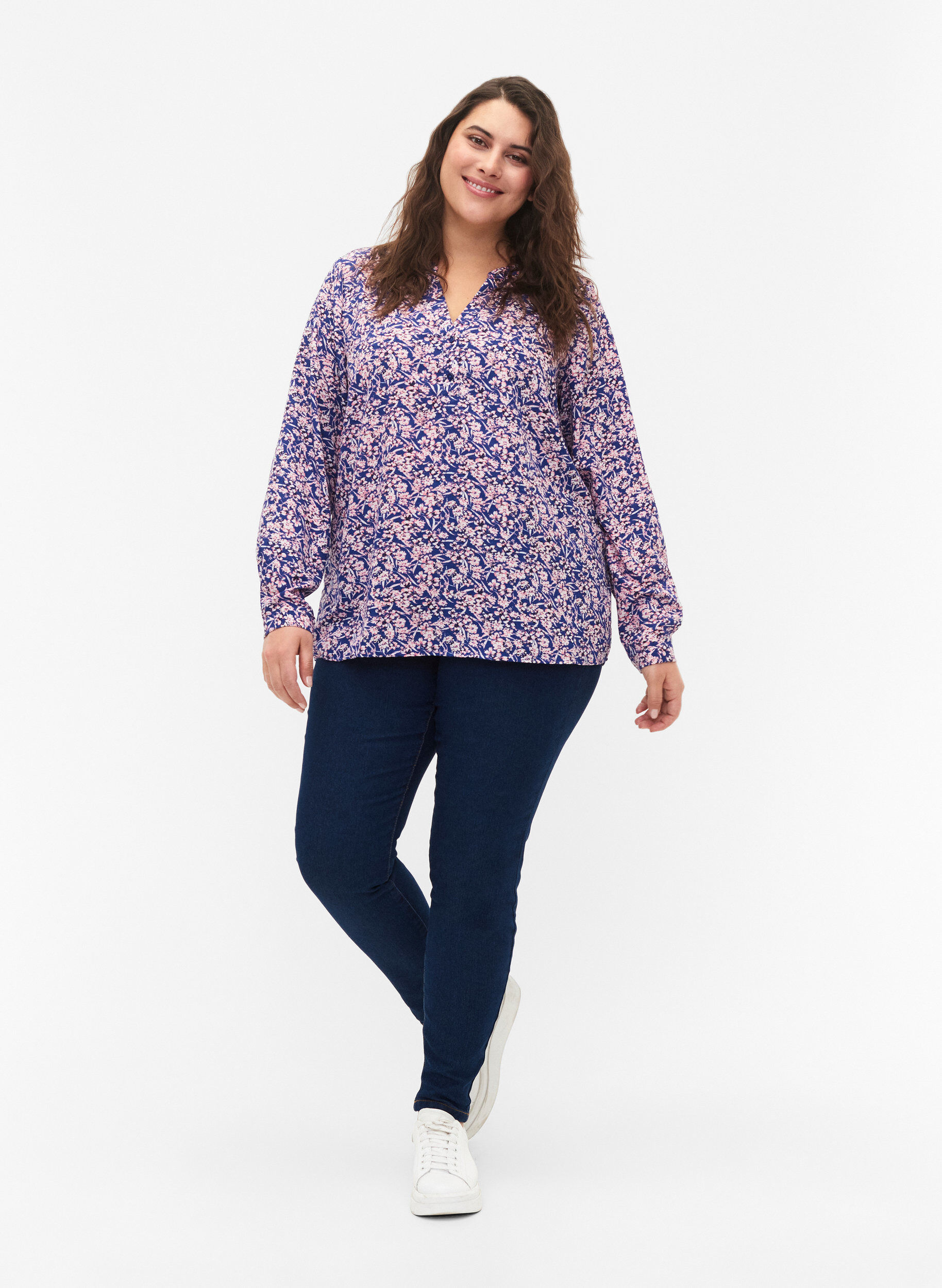 Zizzi Flash &ndash; bluzka z dlugim rekawem i nadrukiem, Strong Blue Flower, Model image number 2