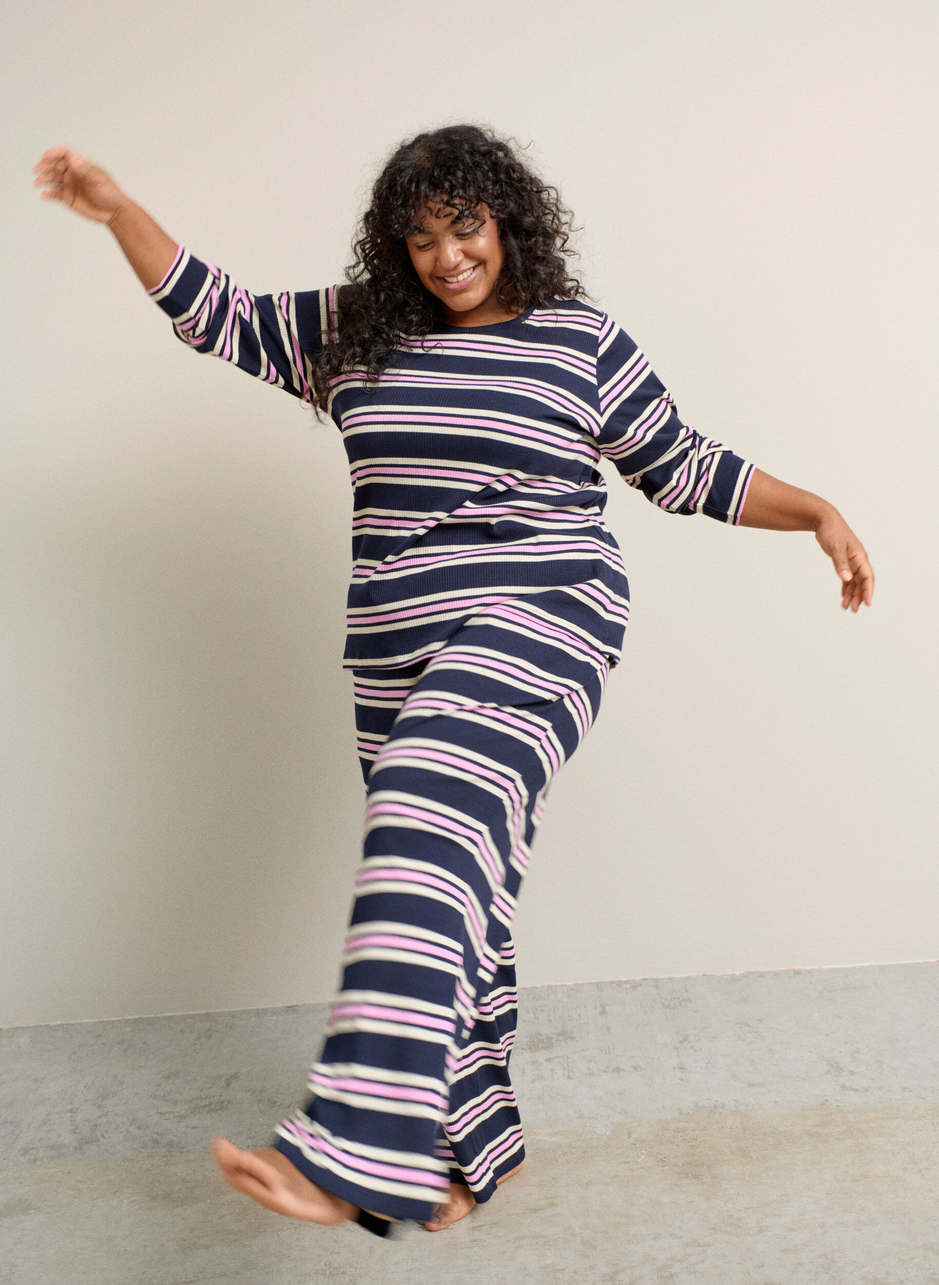 Zizzi Koszulka nocna z dlugim rekawem z prazkowanej dzianiny w paski, Niebieskie, Image image number 0