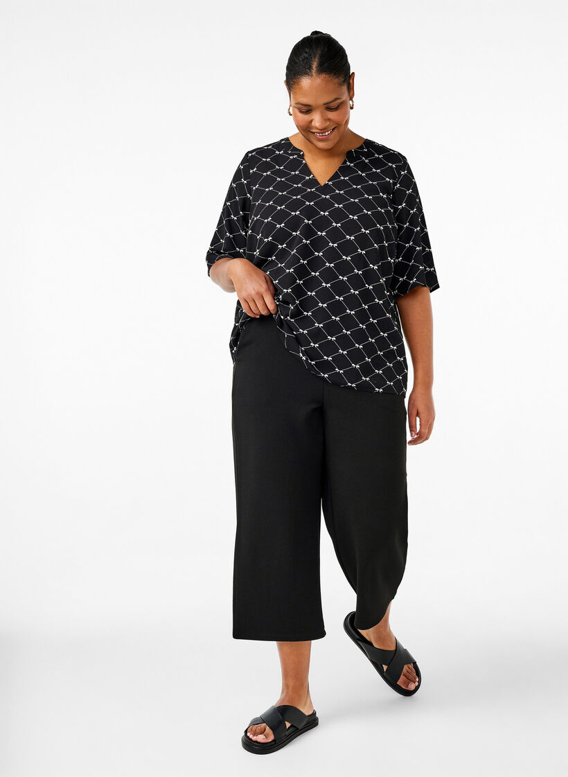 Bluzka z dekoltem w szpic i nadrukowana kokarda, Black Bow AOP, Model image number 2