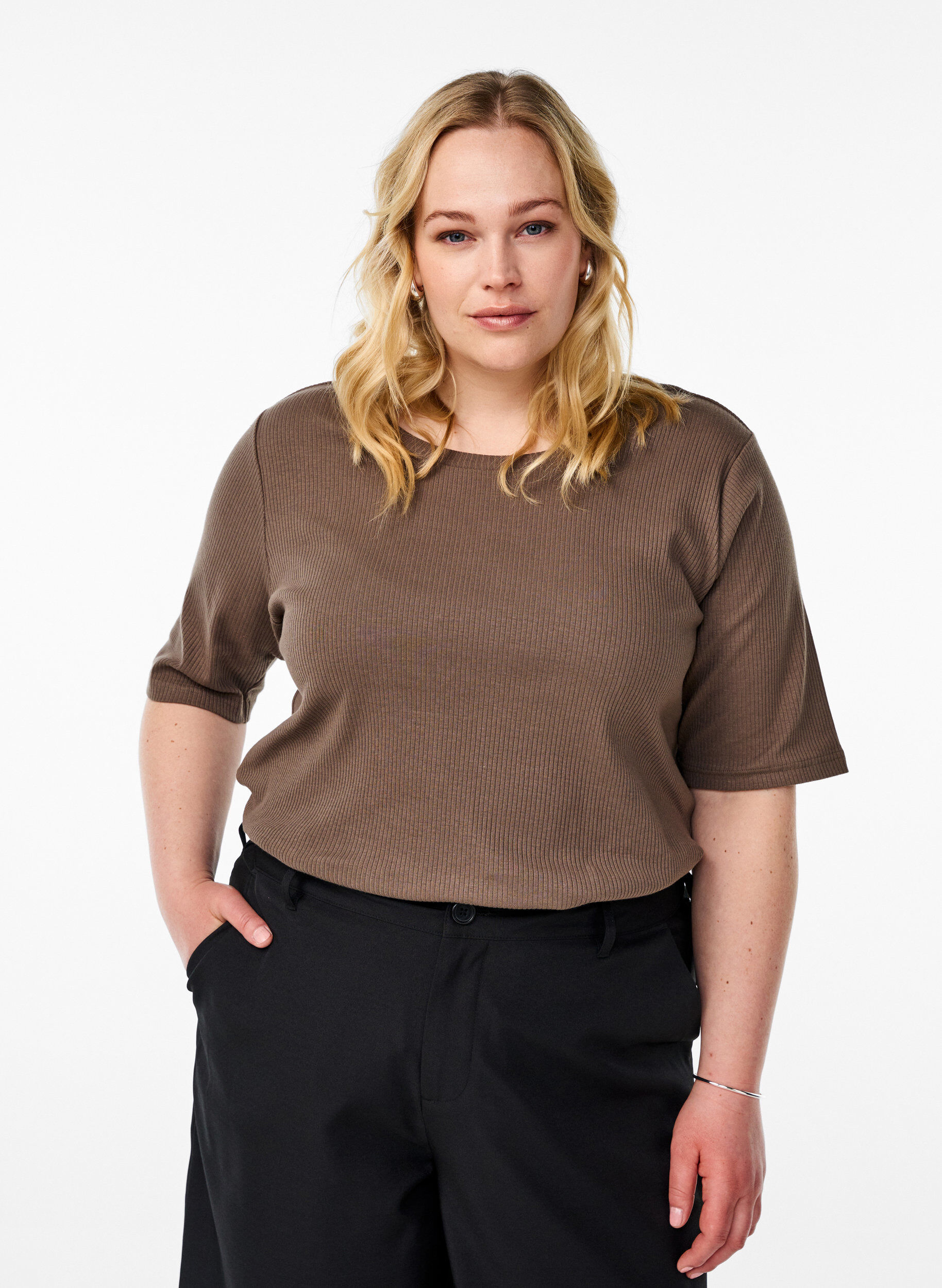 ZizziBluzka z dzerseju w prazki z kr&oacute;tkim rekawem, Brązowy, Model image number 0