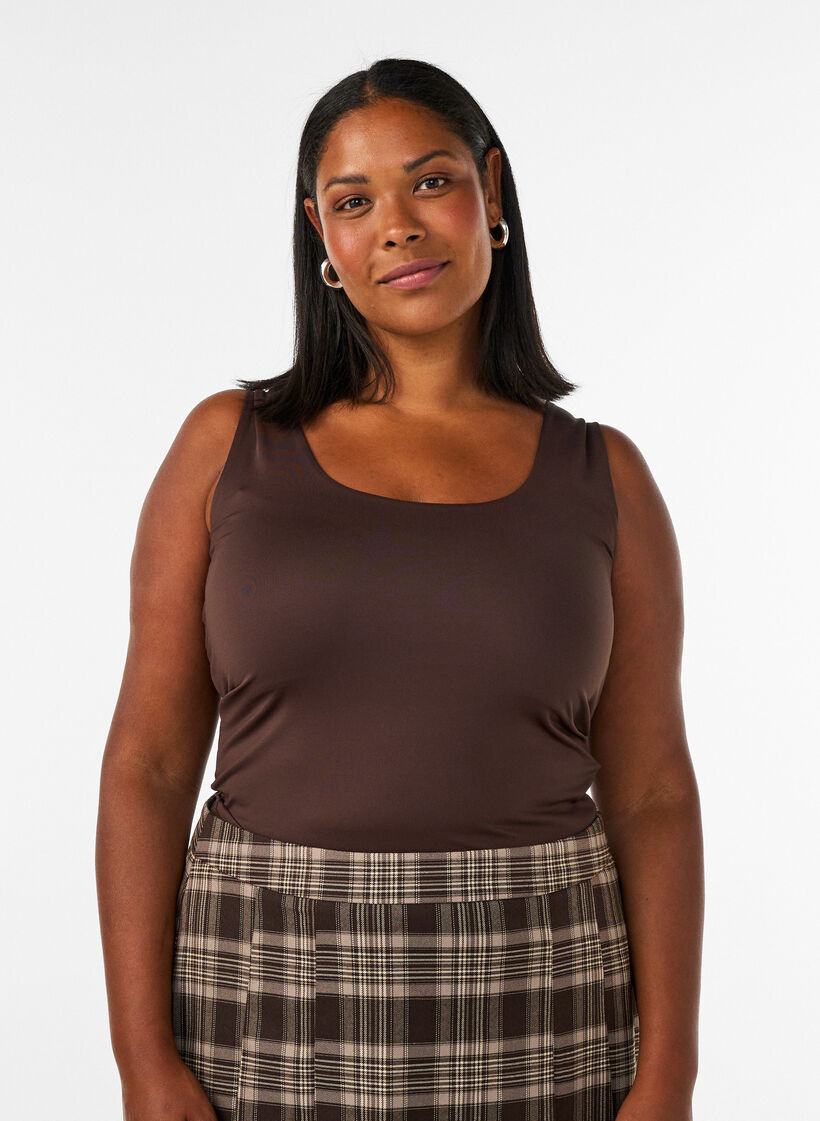 Dopasowany top basic z gladkiego materialu, Brązowy, Model image number 0