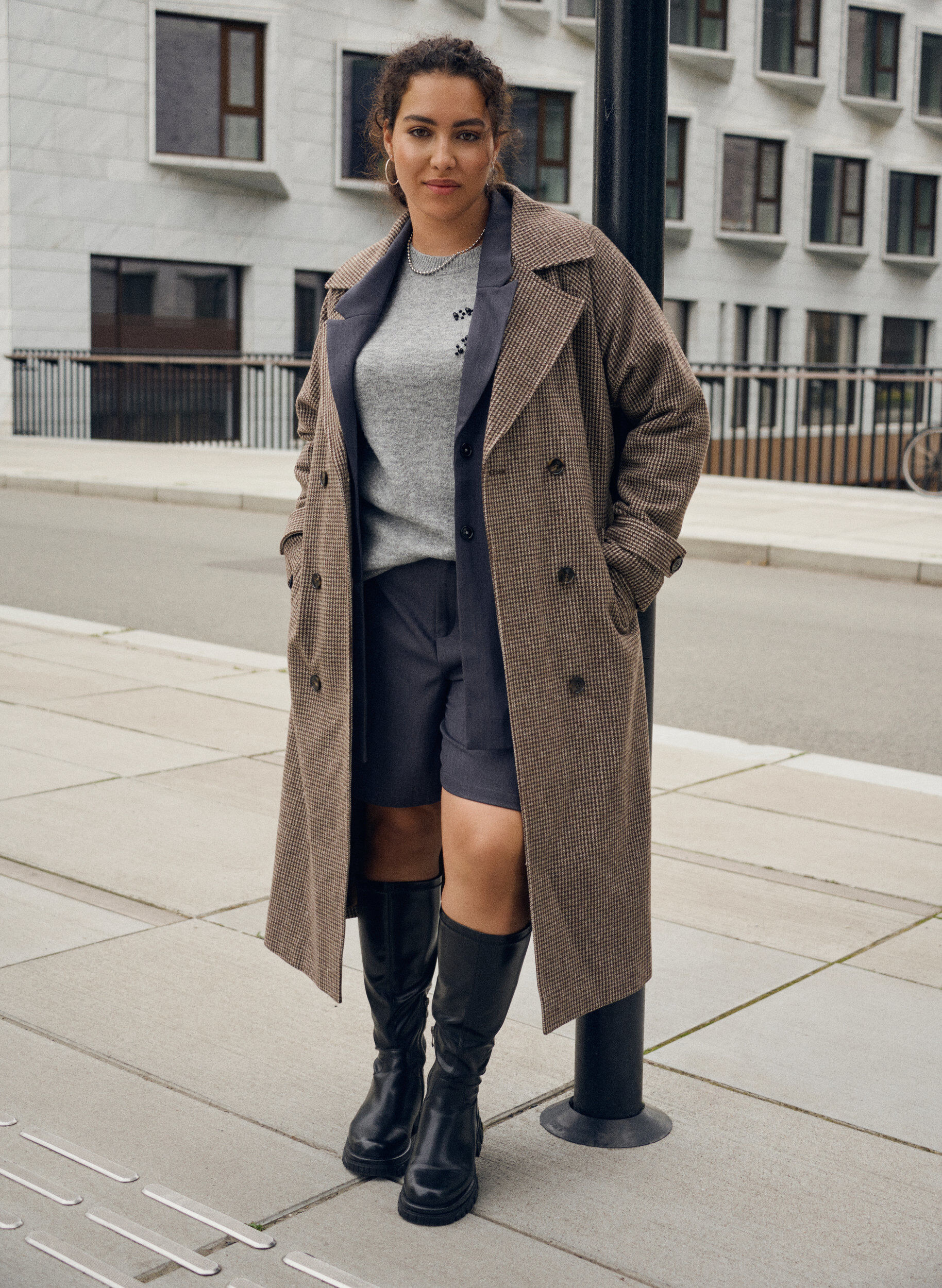 Zizzi Plaszcz w krate z paskiem, Brązowy, Image image number 0