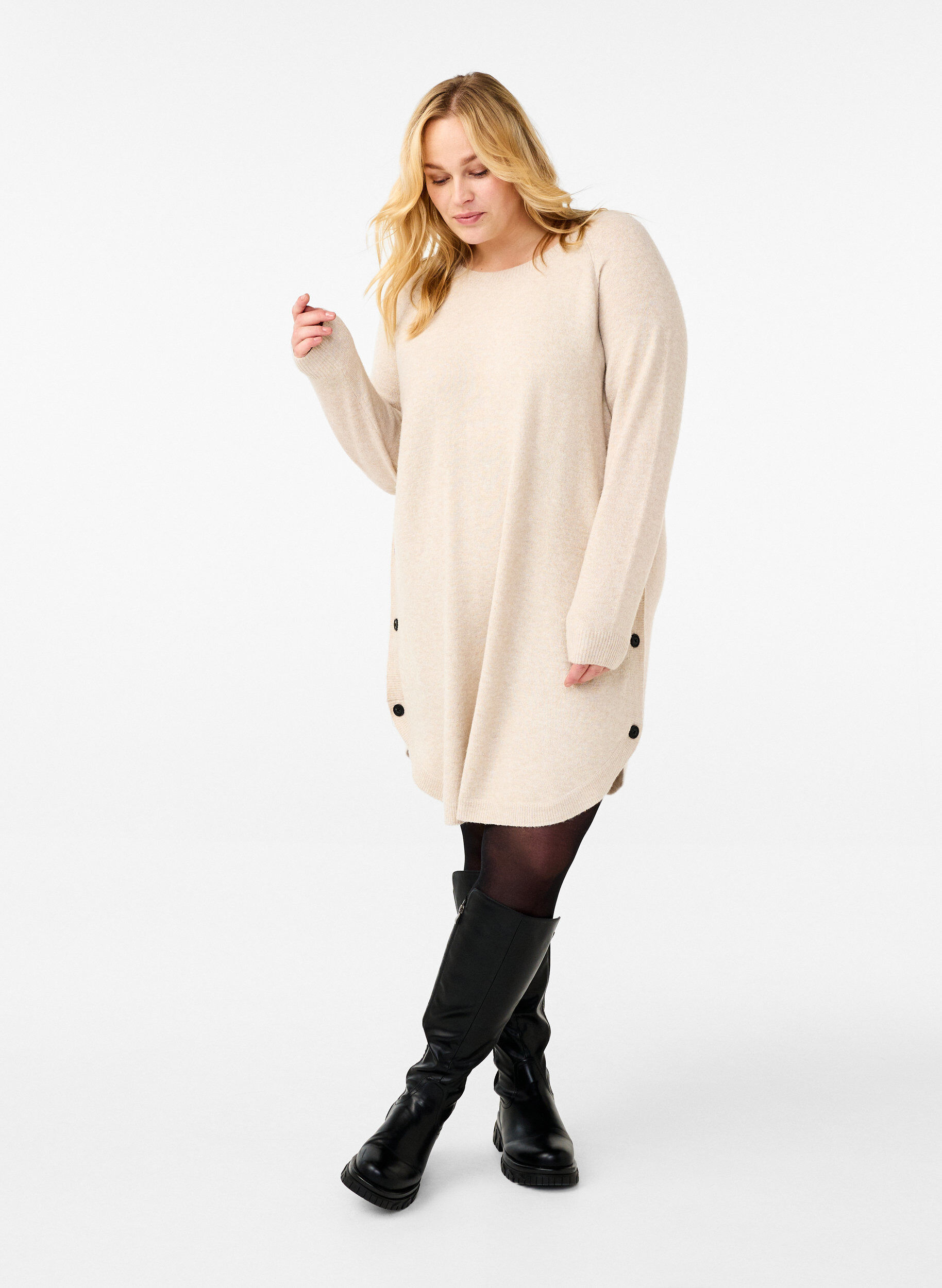 Zizzi Melanzowa dzianinowa sukienka z guzikami, Pumice Stone Mel., Model image number 2