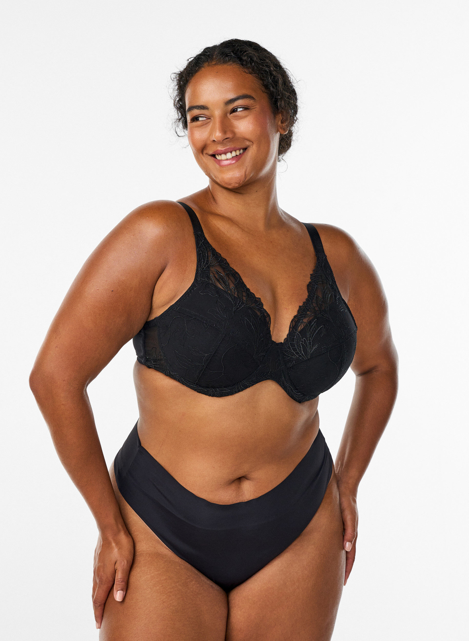 Zizzi Usztywniany koronkowy biustonosz z fiszbinami, Czarne, Model image number 1