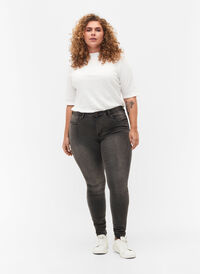 Super waskie jeansy Amy z wysokim stanem, Dark Grey Denim, Model