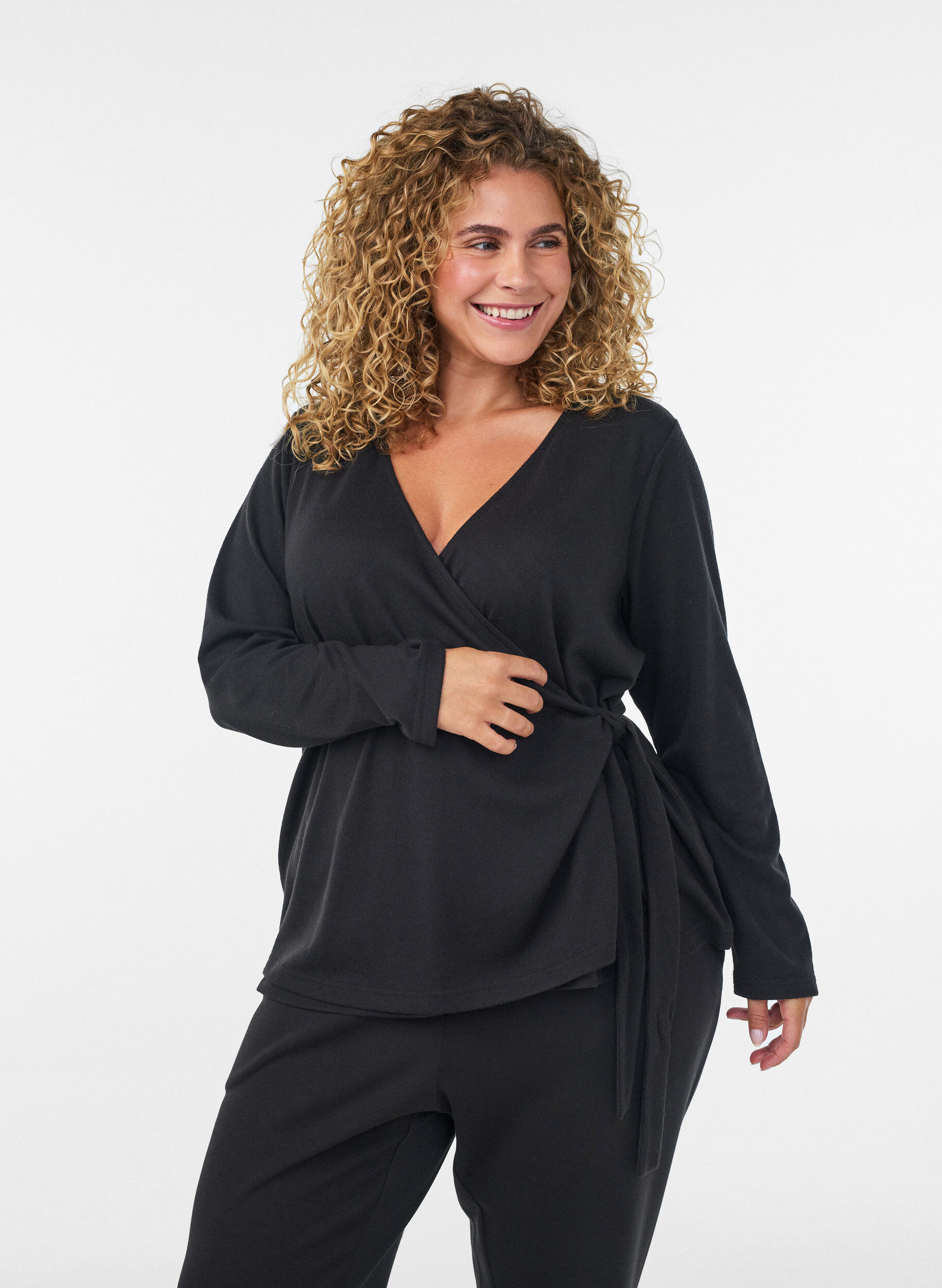ZizziBluzka z dzianiny w stylu &bdquo;wrap&rdquo; zawiazywana na kokardke, Czarne, Model image number 0