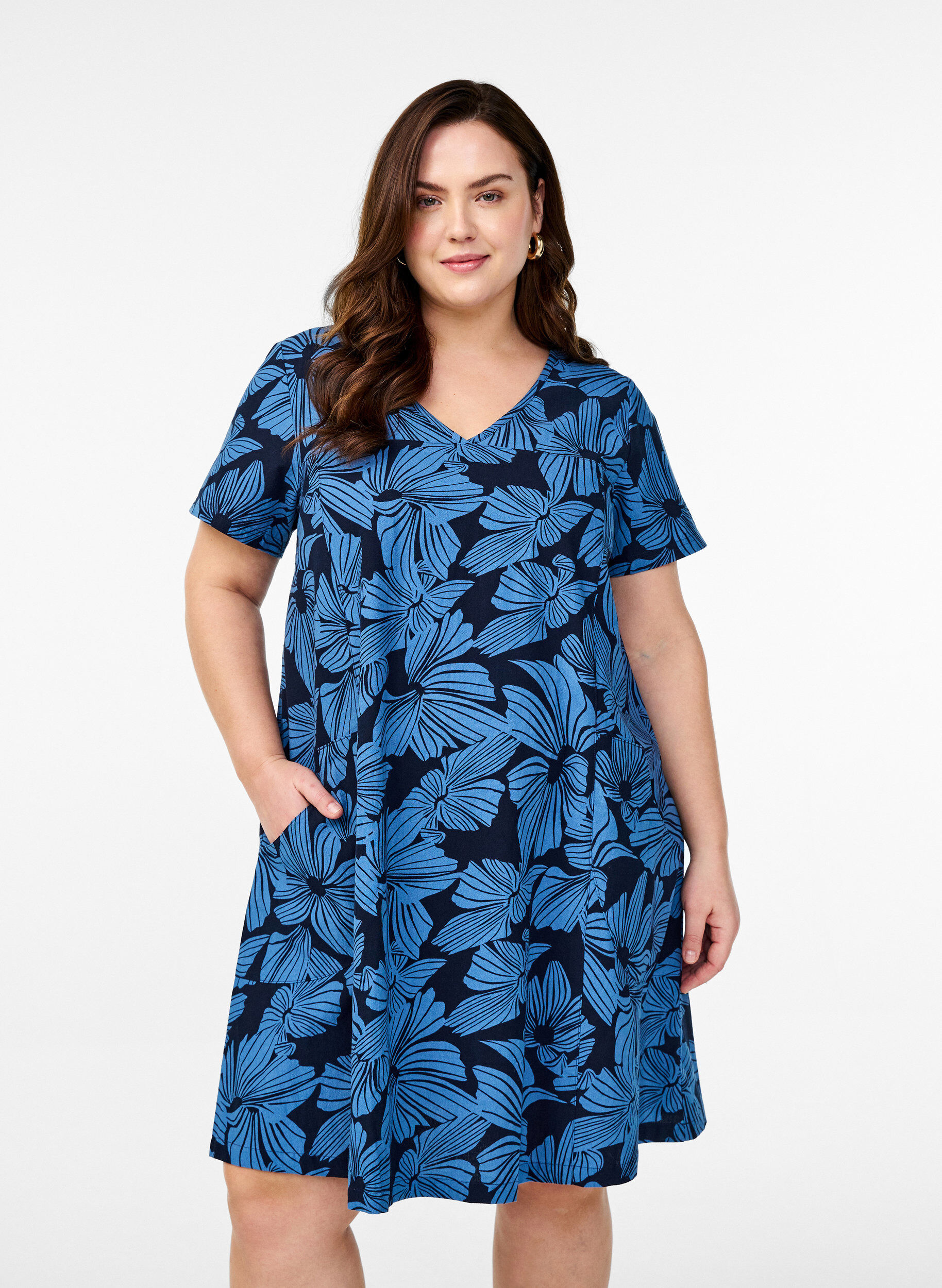 ZizziKr&oacute;tka trapezowa sukienka w kwiaty, Niebieskie, Model image number 0