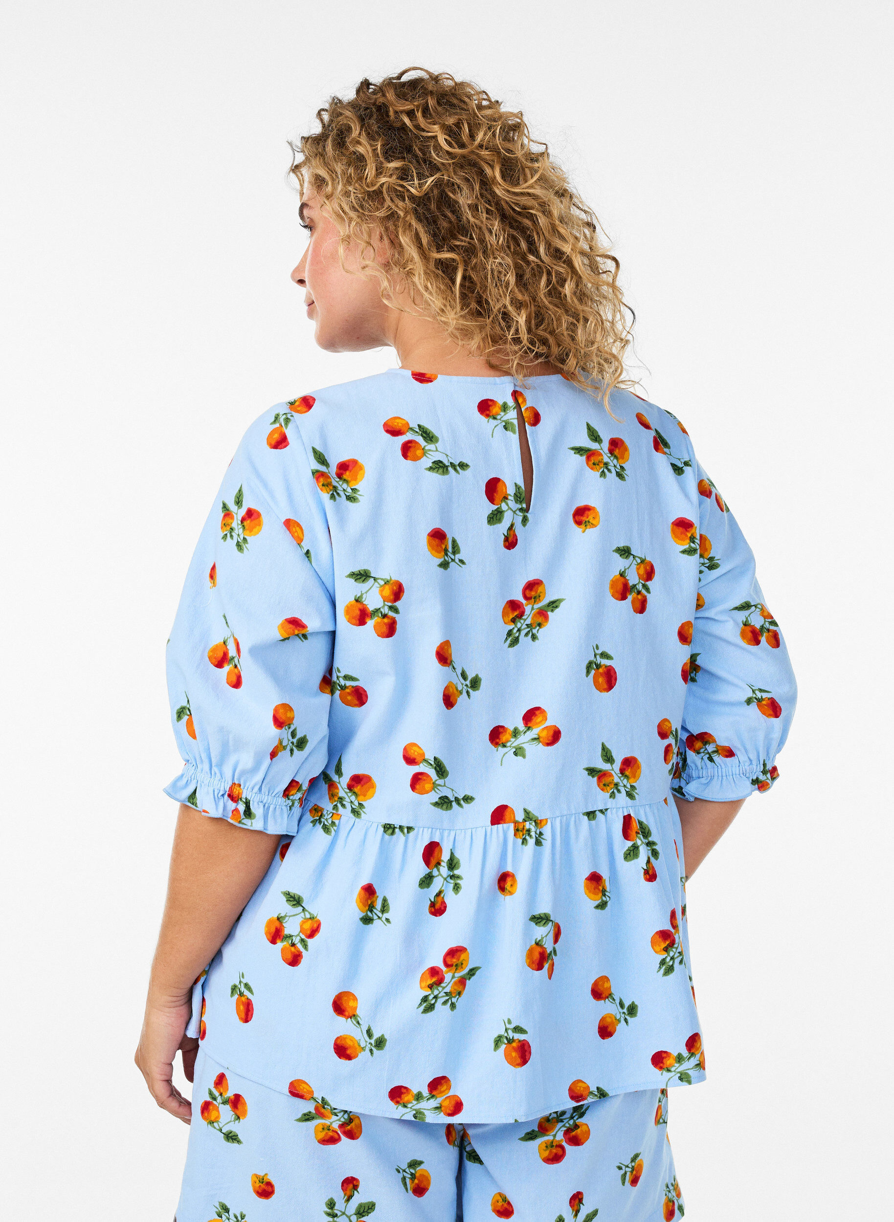 ZizziBluzka bawelniana z nadrukiem pomidor&oacute;w i peplum, Niebieskie, Model image number 2