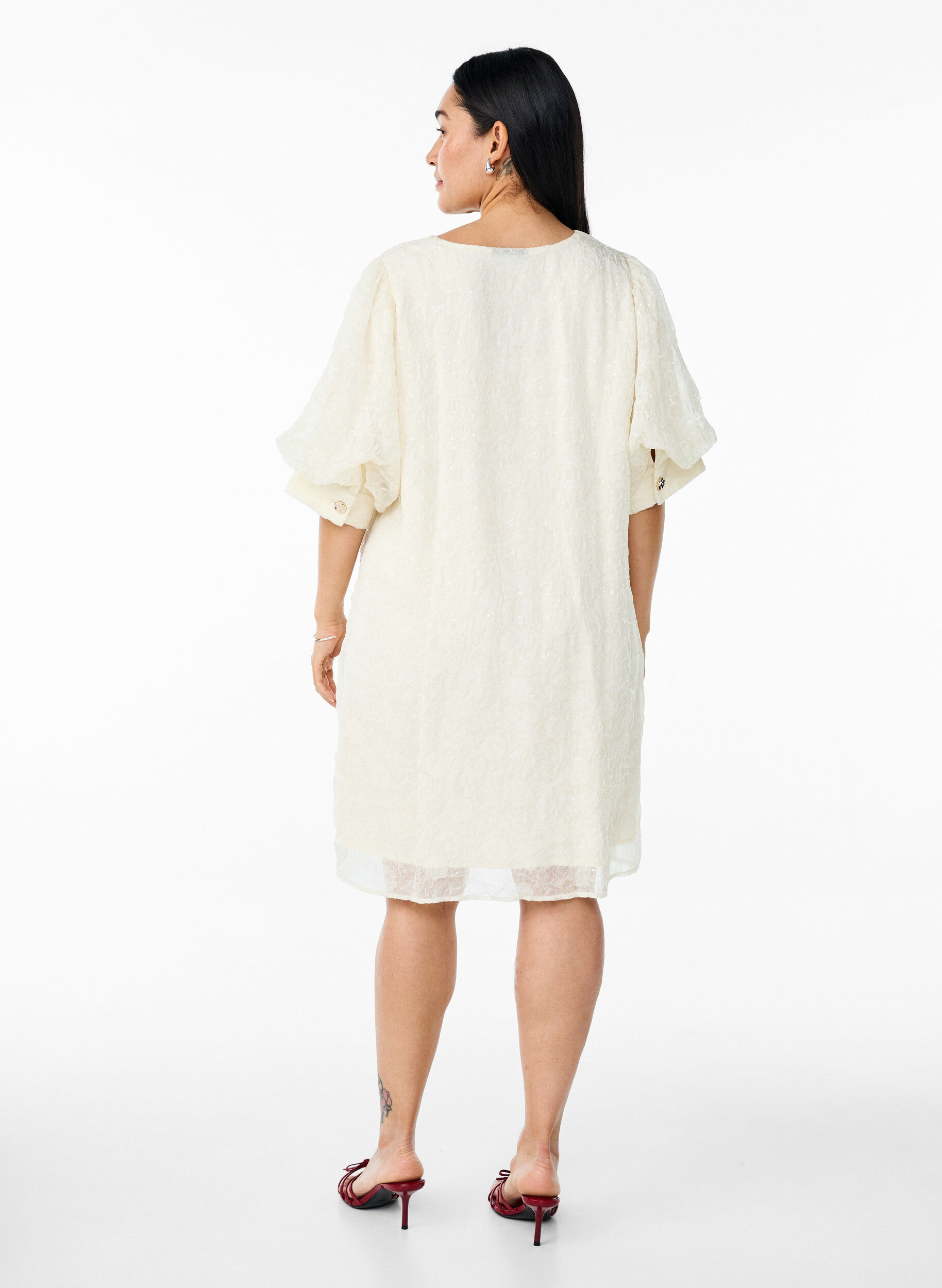 Zizzi Kr&oacute;tka sukienka imprezowa z cekinami, Biały, Model image number 2