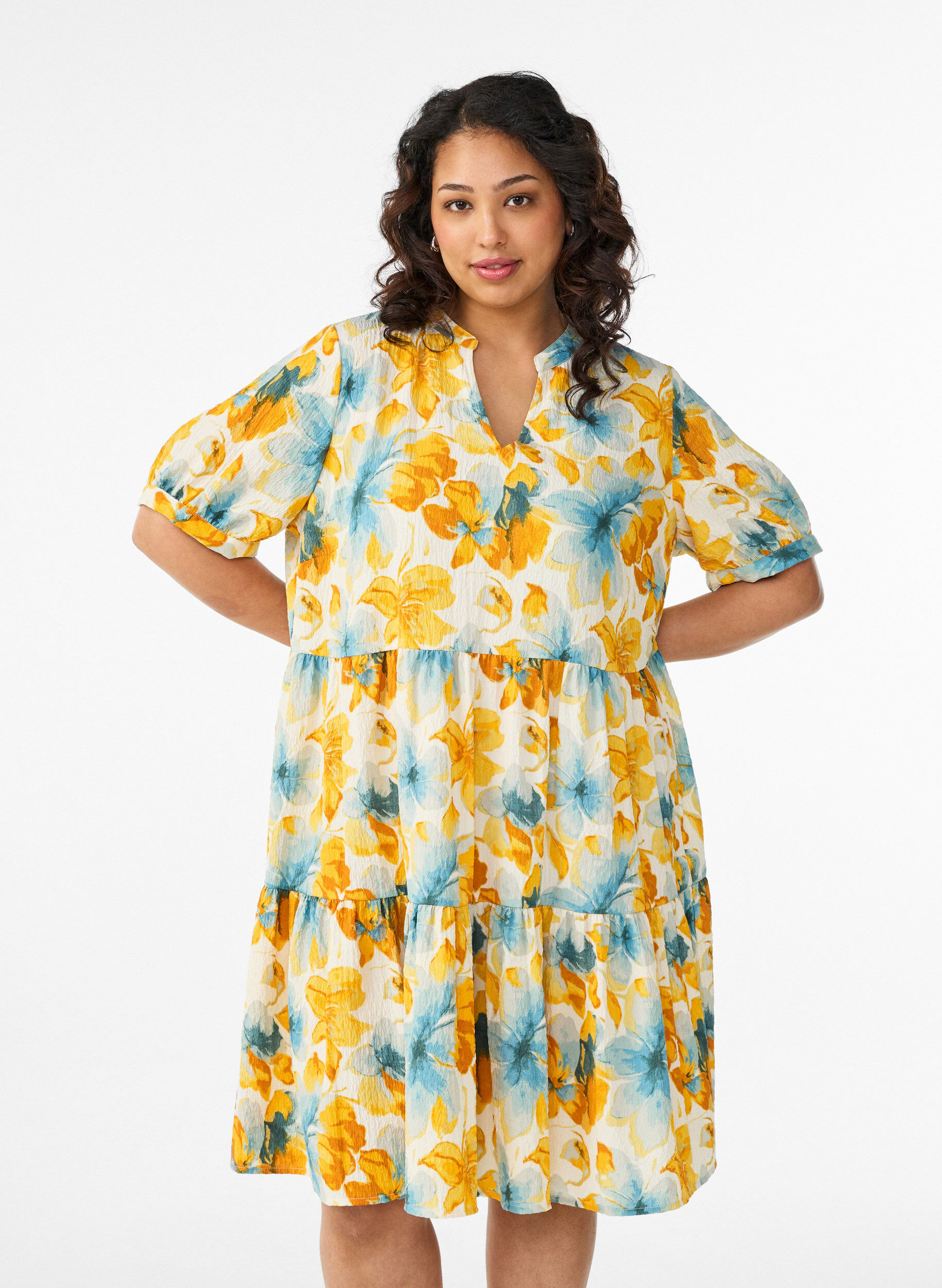 Kr&oacute;tka sukienka o kroju A, Ż&oacute;łty, Model