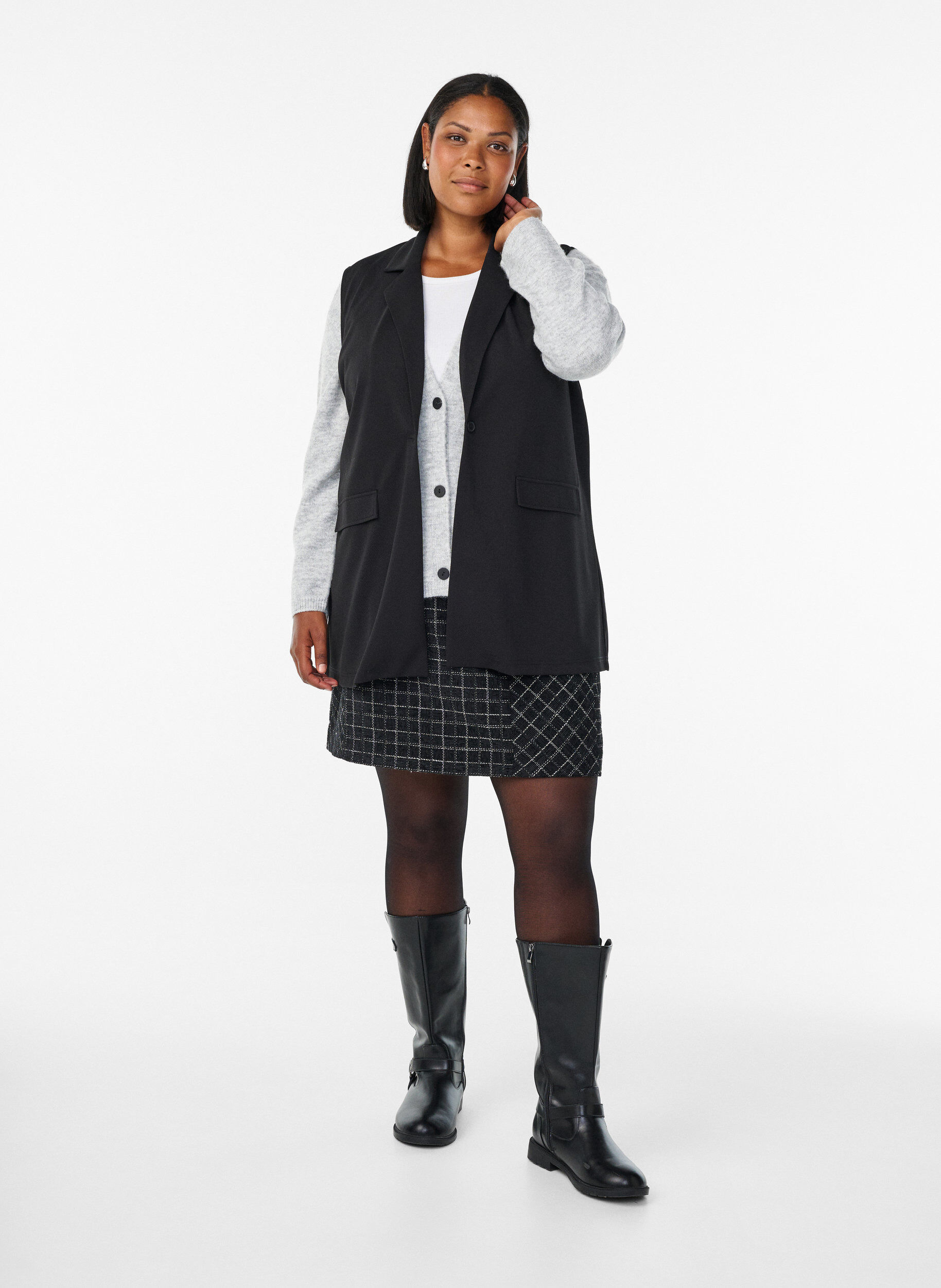 Zizzi Blezer bez rekaw&oacute;w z klasycznymi klapkami, Czarne, Model image number 1