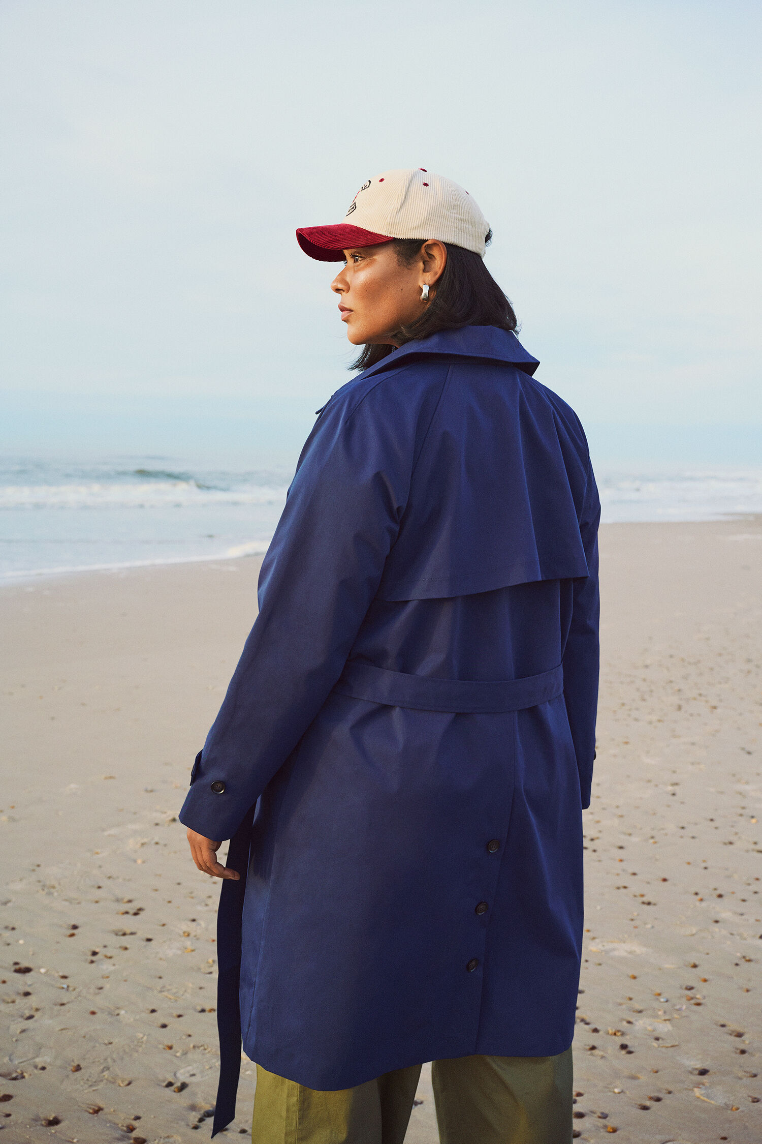 Zizzi Niebieski trencz, , Model