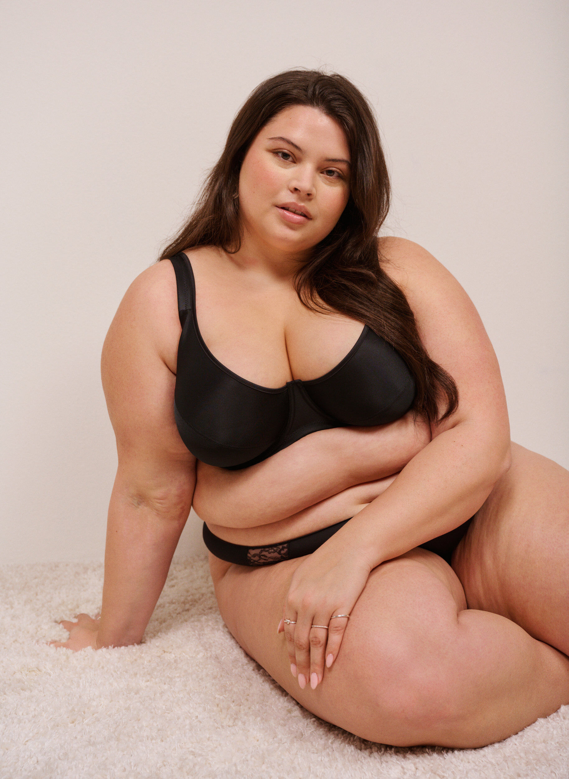 ZizziBiustonosz o wysokim stopniu podtrzymania z wyprofilowanymi miseczkami, Czarne, Image image number 0