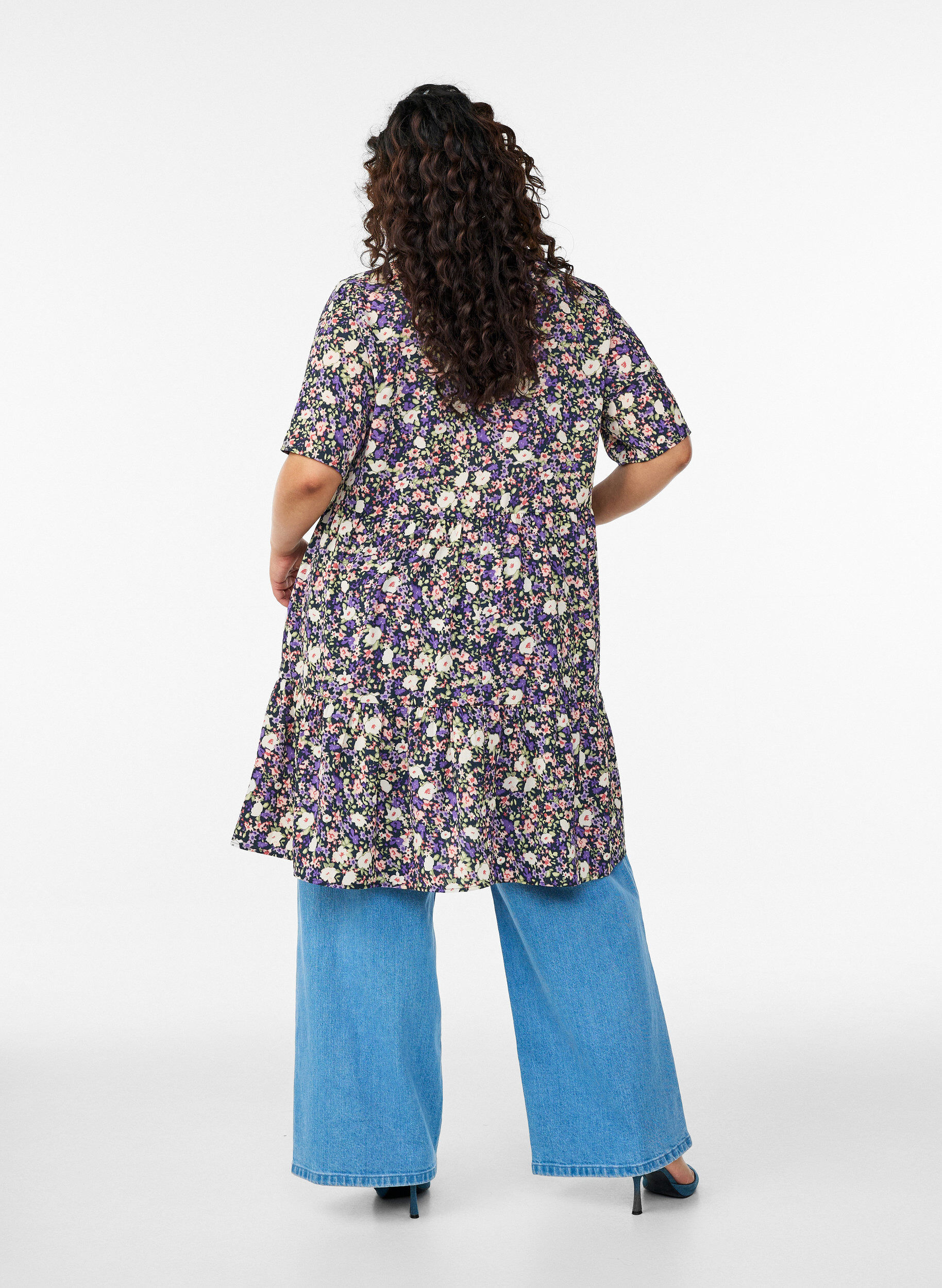 Zizzi Rozszerzana, odcinana sukienka z&nbsp;kr&oacute;tkim rekawem, Fioletowy, Model image number 2