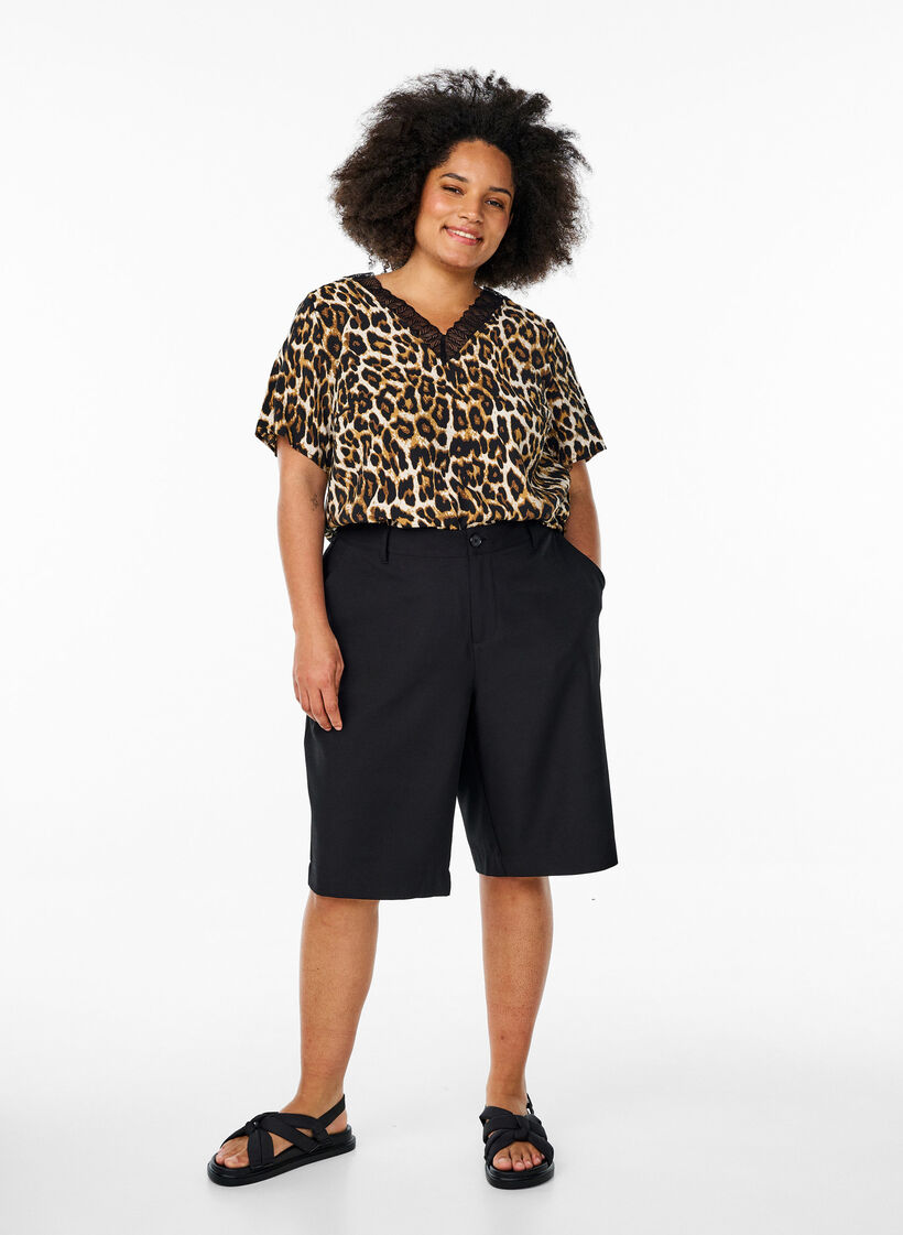 Bluzka z wiskozy z krótkim rekawem i koronkowym wykonczeniem, Brązowy, Model image number 1