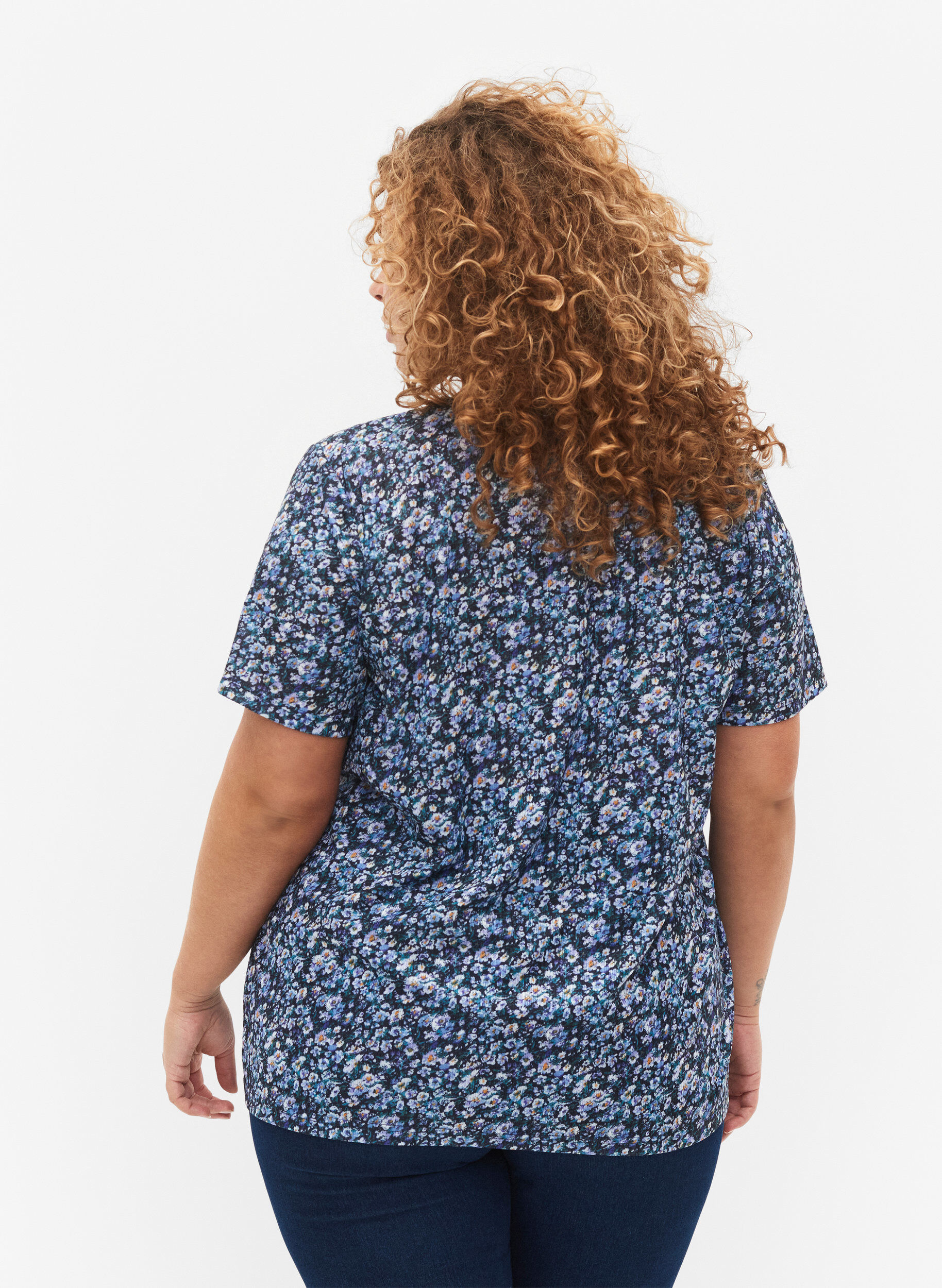 Zizzi Flash &ndash; koszulka z nadrukiem i dekoltem w szpic, Blue Green Ditsy, Model image number 1