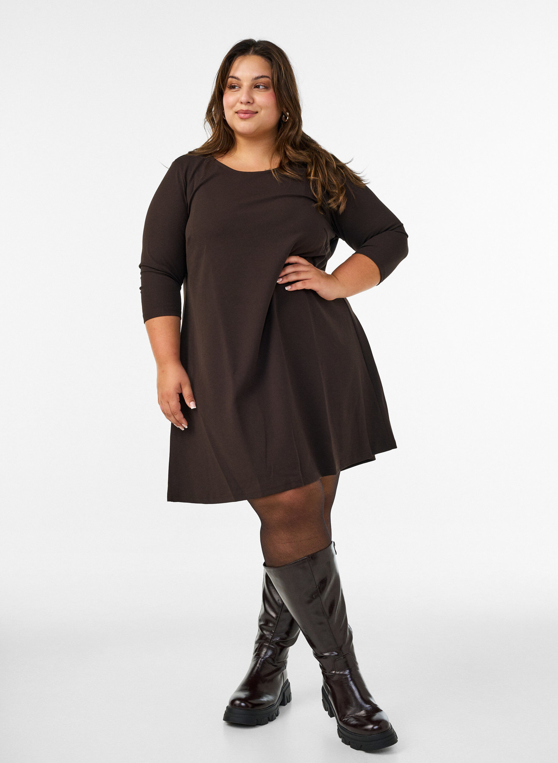 ZizziShort dress with an A-line shape and 3/4 sleeves, Brown, Model image number 1
