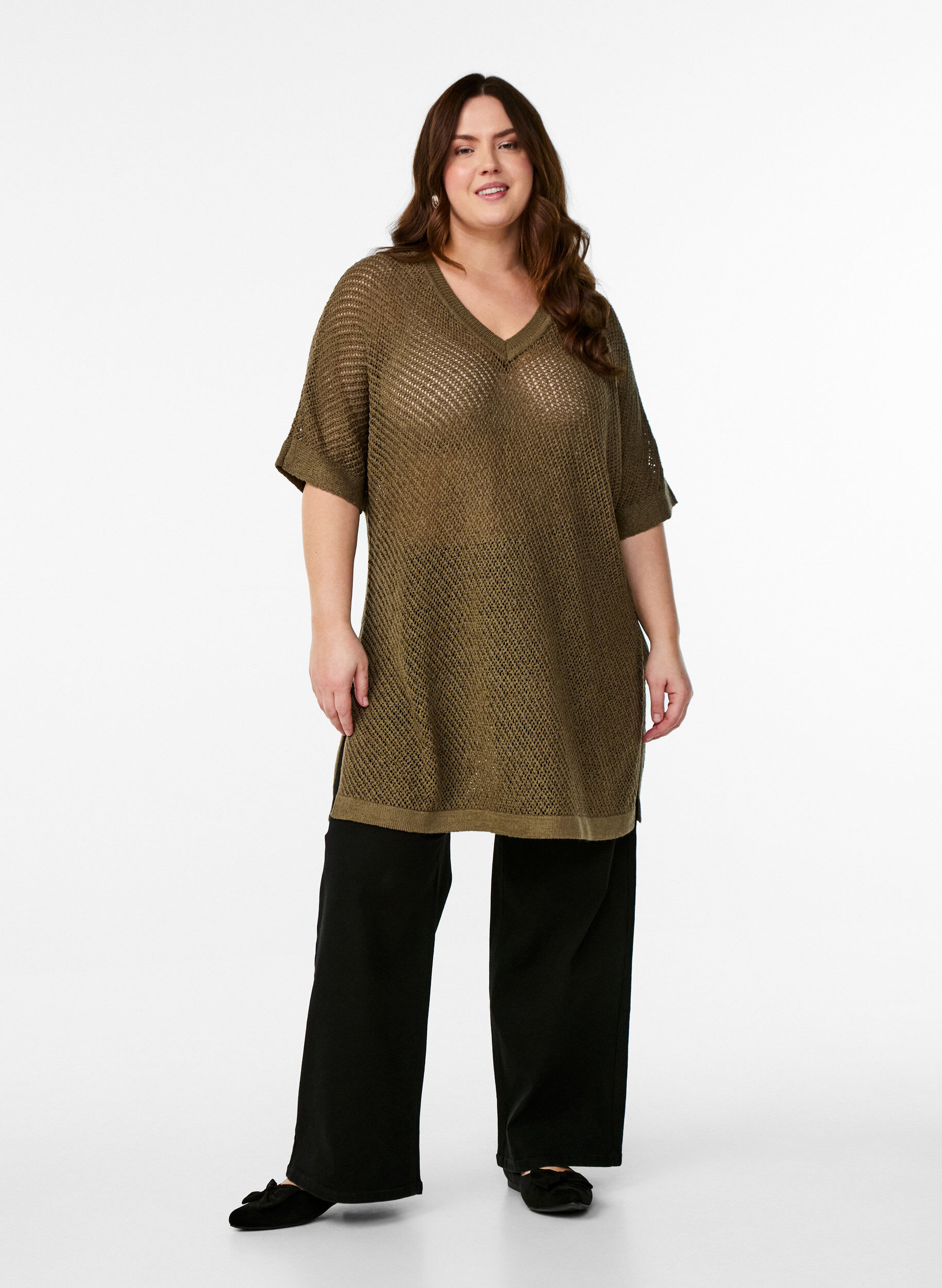 Zizzi FLASH - Dzianinowa bluzka z kr&oacute;tkim rekawem i dekoltem w szpic, Zielony, Model image number 1