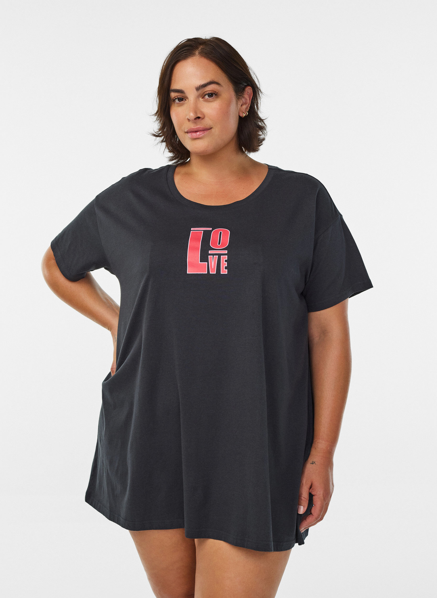 Dlugi t-shirt do spania z bawelny organicznej z nadrukiem, Ciemnoszary, Model