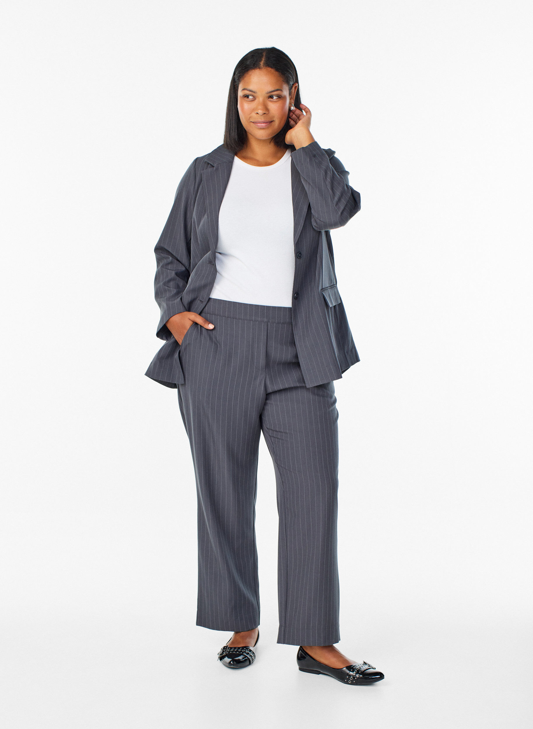 FLASH - Luzne spodnie z kieszeniami, Ciemnoszary, Model