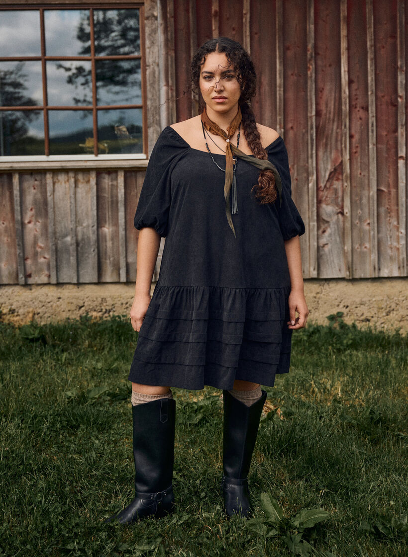 Krótka sukienka sztruksowa z kwadratowym dekoltem, Czarne, Image image number 0