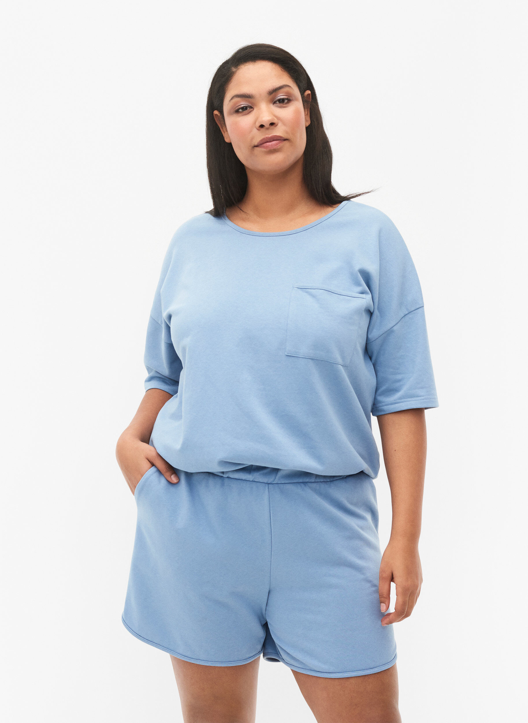 Zizzi Proste szorty treningowe z kieszeniami, Faded Denim, Model image number 0