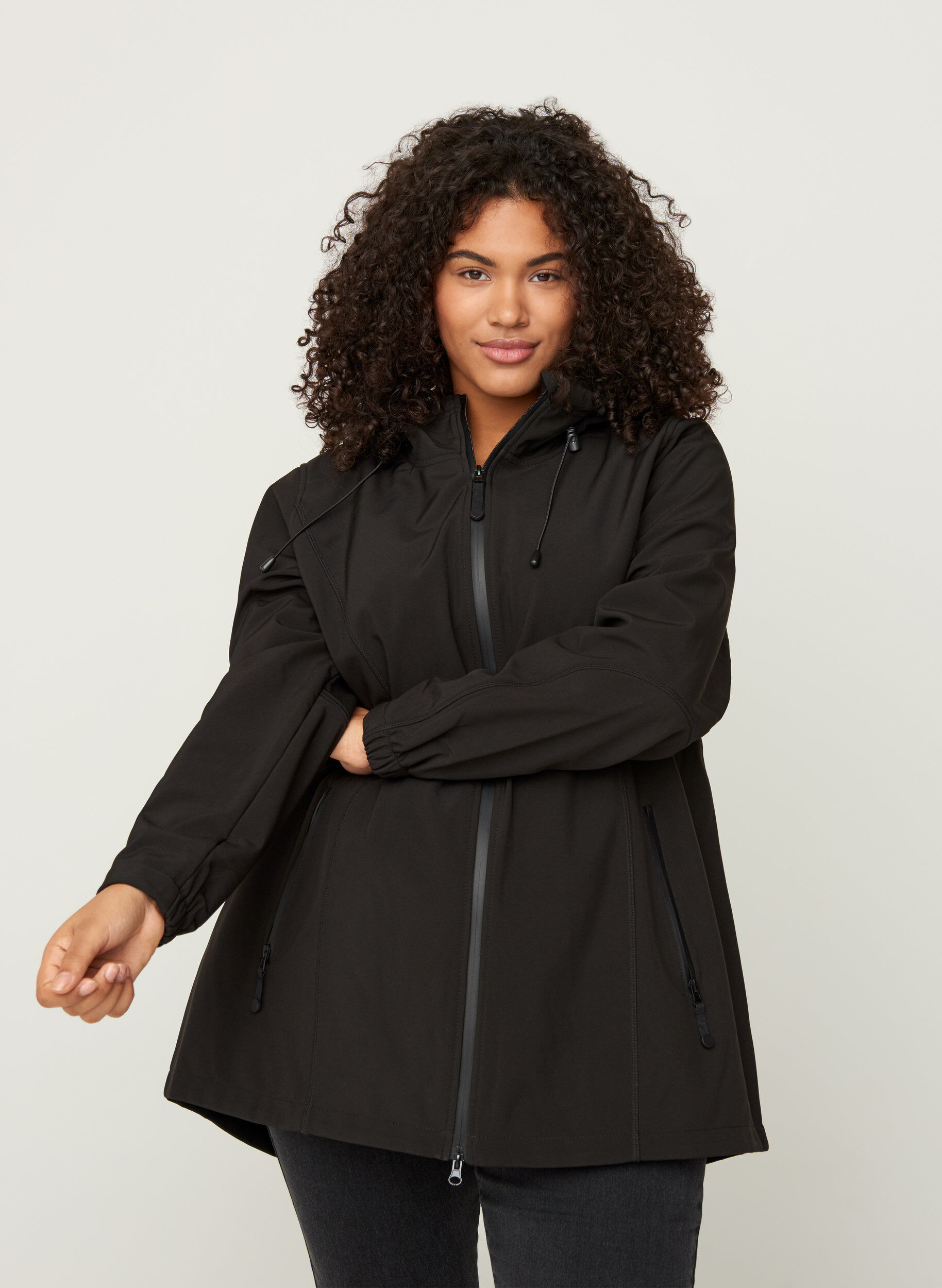Zizzi Kr&oacute;tka kurtka softshell z kapturem, Black, Model image number 0