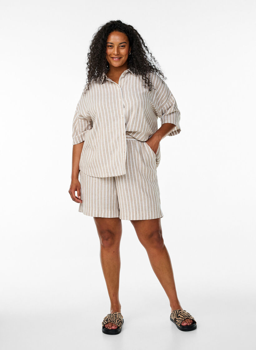 Szorty w paski z lnu i wiskozy, Beżowy, Model image number 1