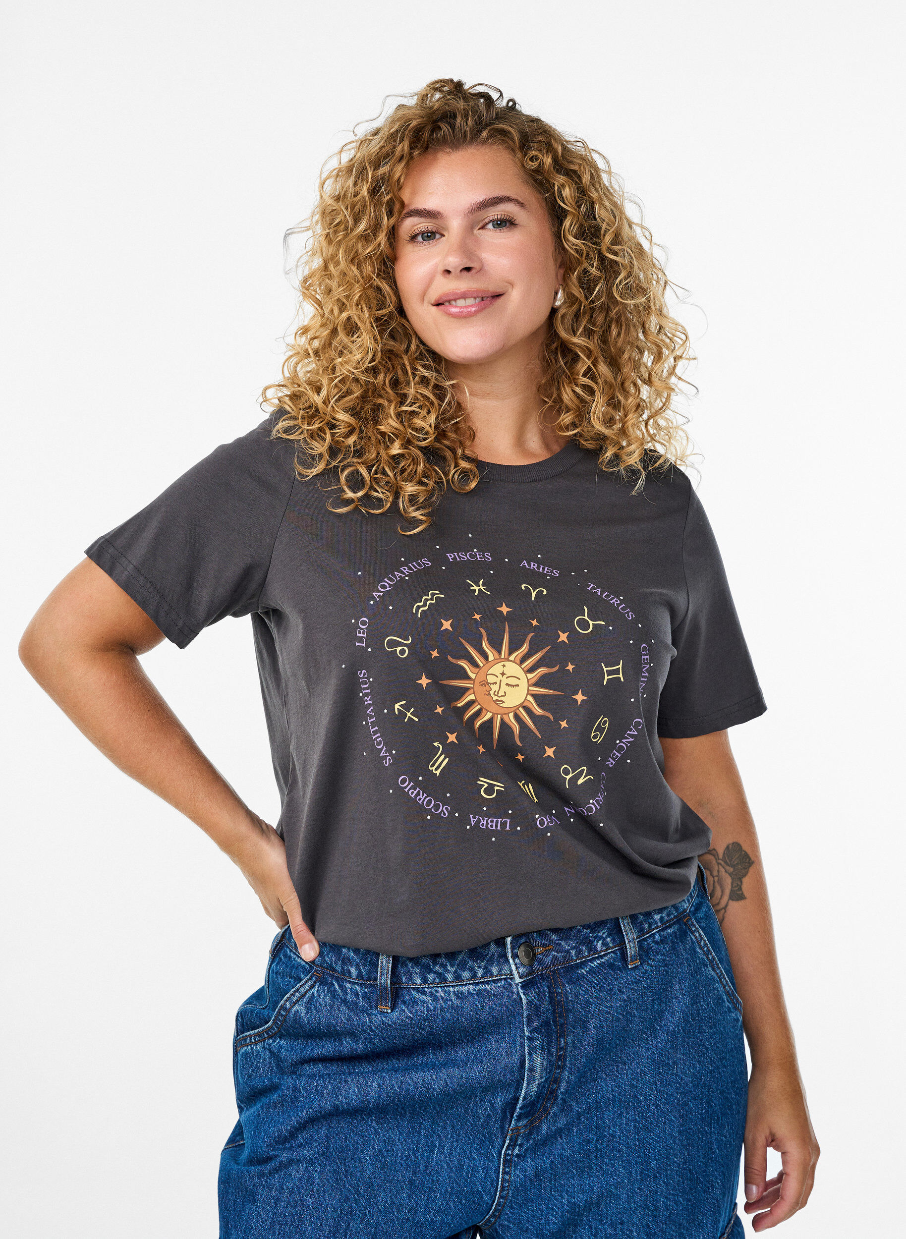 Zizzi Koszulka bawelniana z nadrukiem z przodu, Ciemnoszary, Model image number 0