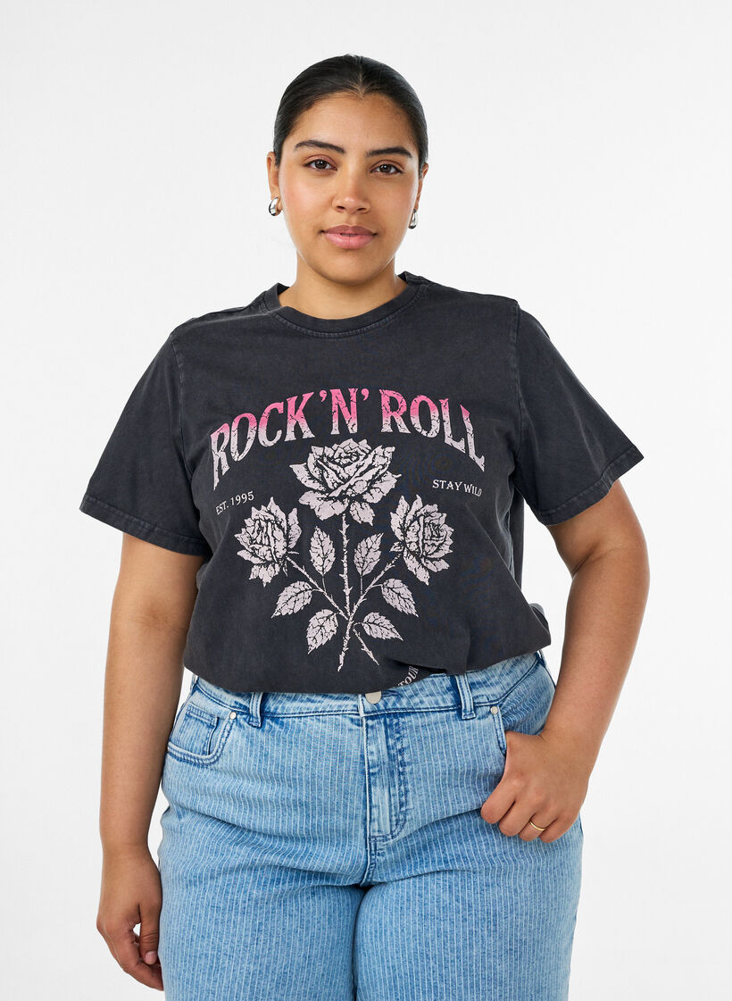 Koszulka z bawelny organicznej zdobiona rockowym nadrukiem, Czarne, Model image number 0