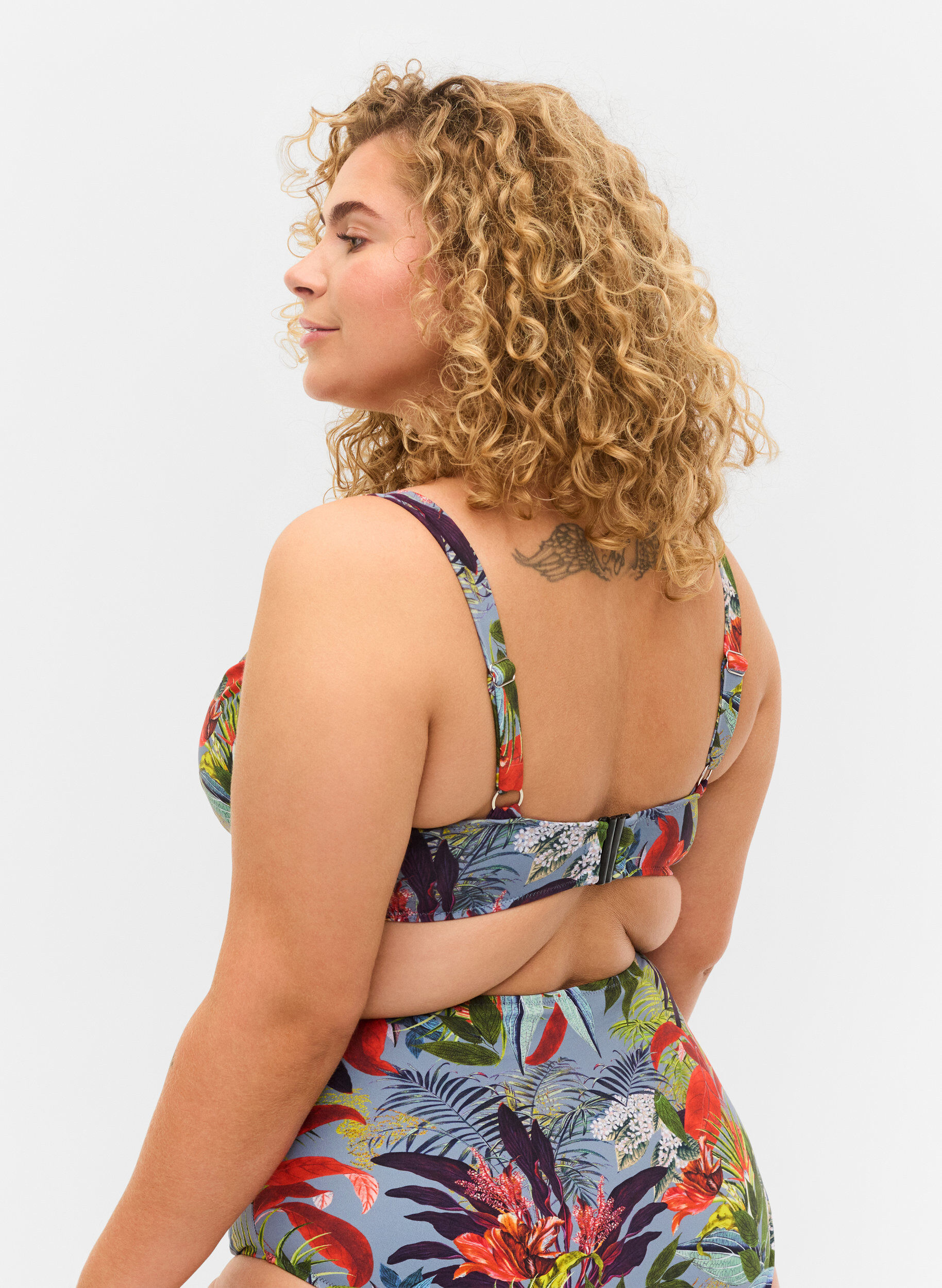 Zizzi Printed bikini top with underwire, Citadel AOP, Model image number 1