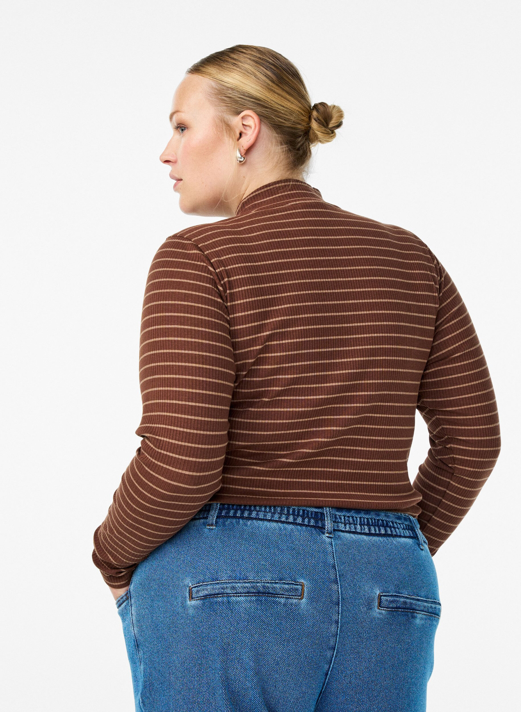 Zizzi Bluzka z dzianiny z lam&oacute;wka w paski i wysokim kolnierzem, Brązowy, Model image number 2